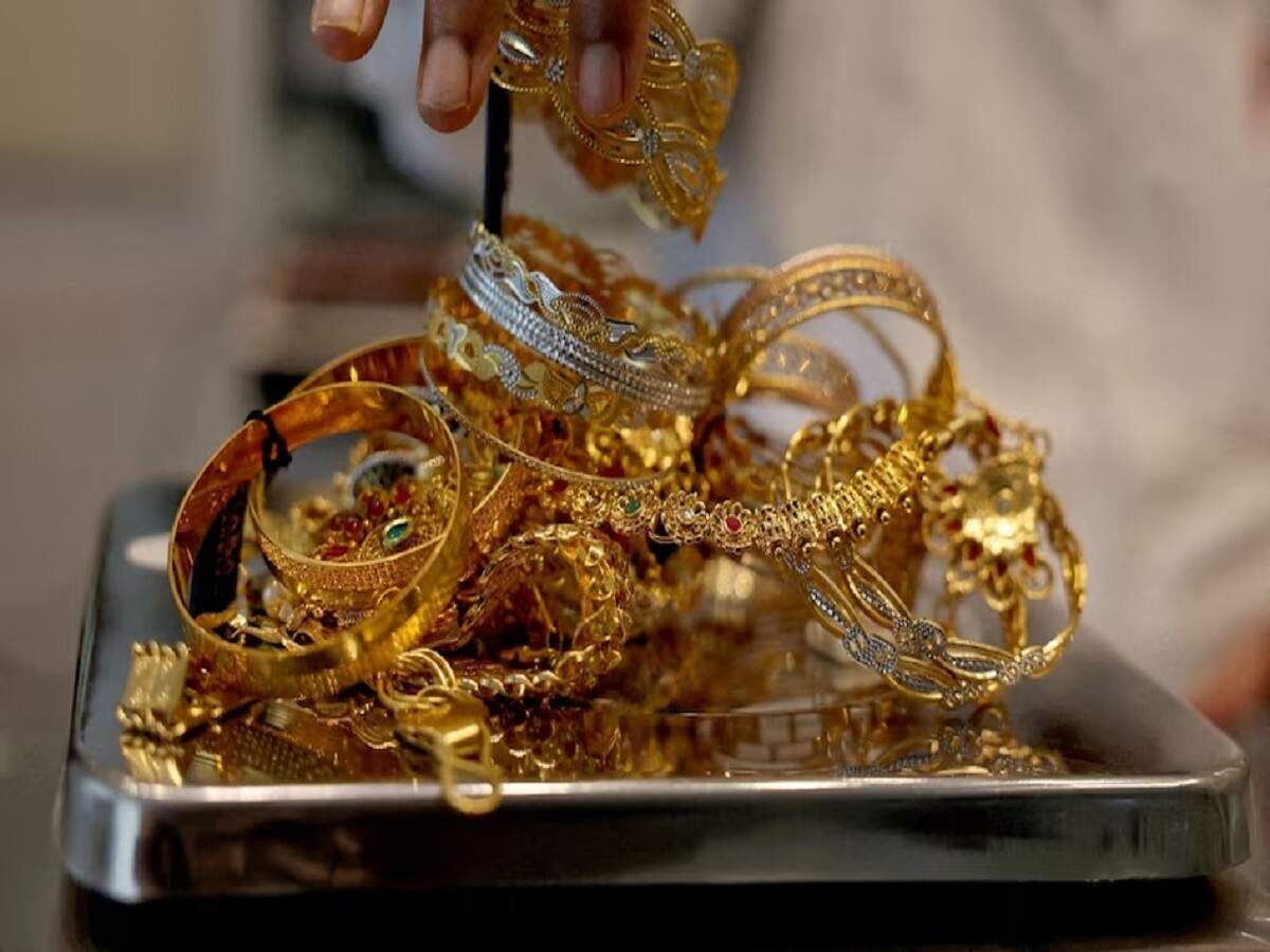 Gold and Silver Rates – Silver prices dipped, while gold flexed its muscles.