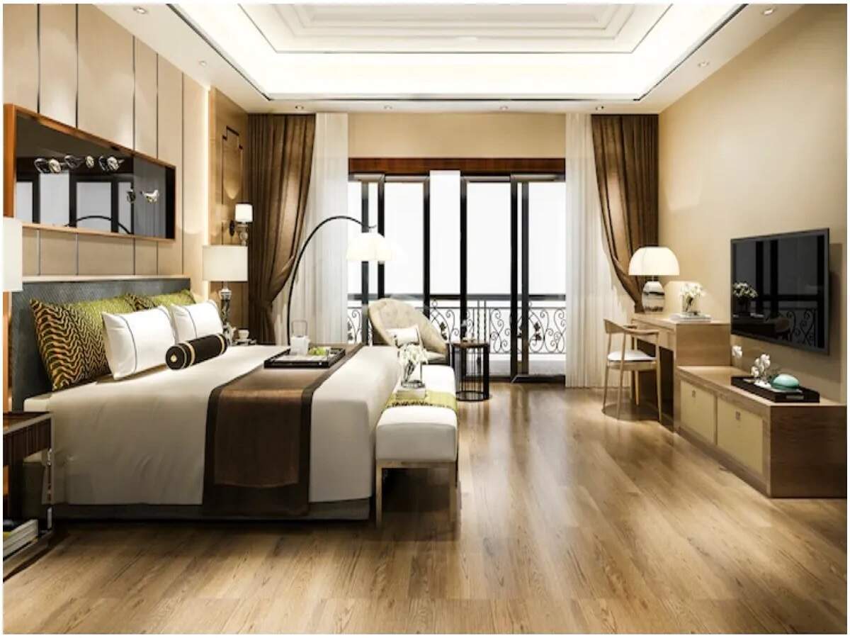 Hotel Room Tips: When checking into a hotel room, you should check these things as soon as you enter.