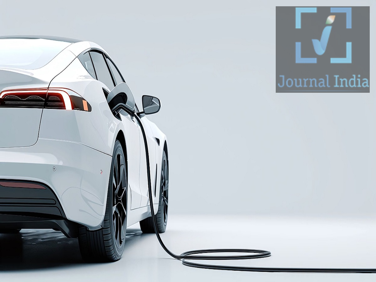 Electric Car Tips- क्या आपकी इलेक्ट्रिक कार बार बार डिस्चार्ज हो रही हैं, जानिए ऐसा होने का कारण दोस्तो तेजी स बढ़ते हुए पेट्रोल और डीजल के दामों की वजह इलेक्ट्रिक वाहन देश में तेजी से लोकप्रिय हो रही हैं,लोग पर्यावरण के अनुकूल परिवहन और ईंधन के खर्च को कम करने के तरीके तलाश रहे हैं। इलेक्ट्रिक कार में बैटरी सबसे महंगे हिस्सों में से एक होती है, और समय के साथ इसका प्रदर्शन (परफॉरमेंस) कम हो सकता है। अगर आपकी EV की ड्राइविंग रेंज कम हो रही है या बैटरी सामान्य से जल्दी खत्म हो रही है, तो आपकी रोज़मर्रा की आदतें भी इसका कारण हो सकती हैं। आइए जानते हैं इसका कारण-  1. बार-बार 100% तक चार्ज करना या 0% तक पूरी तरह डिस्चार्ज होने देना लिथियम-आयन बैटरी को बार-बार पूरी क्षमता (100%) तक चार्ज करने या इसे पूरी तरह से खाली (0%) होने देने से समय के साथ बैटरी पर दबाव बढ़ सकता है। रोज़मर्रा के इस्तेमाल के लिए, कई EVs में बैटरी का चार्ज 20% से 80% के बीच बनाए रखना फायदेमंद होता है। 2. फास्ट चार्जिंग पर बहुत ज़्यादा निर्भर रहना जब आप यात्रा कर रहे हों या आपके पास समय कम हो, तो फास्ट चार्जिंग काफी सुविधाजनक होती है। लेकिन, बार-बार हाई-पावर चार्जिंग करने से अतिरिक्त गर्मी पैदा हो सकती है, जो कुछ स्थितियों में बैटरी के खराब होने की प्रक्रिया को तेज़ कर सकती है। 3. अत्यधिक गर्मी में गाड़ी पार्क करना ज़्यादा तापमान इलेक्ट्रिक वाहन की बैटरी की सेहत पर बुरा असर डाल सकता है, खासकर तब जब बैटरी लंबे समय तक गर्म बनी रहे। जब भी संभव हो, गर्मी के मौसम में गाड़ी को छायादार या ढकी हुई जगह पर पार्क करें। अगर आपके वाहन में बैटरी 'प्री-कंडीशनिंग' (preconditioning) या 'थर्मल-मैनेजमेंट' (thermal-management) जैसे फीचर दिए गए हैं, तो उनका इस्तेमाल ज़रूर करें। 4. अचानक तेज़ रफ़्तार पकड़ना (एक्सेलरेट करना) और बार-बार ज़ोर से ब्रेक लगाना अचानक तेज़ रफ़्तार पकड़ने से बैटरी पर ज़्यादा दबाव पड़ता है और ड्राइविंग रेंज कम हो सकती है। इसी तरह, बार-बार ज़ोर से ब्रेक लगाने से भी ऊर्जा बर्बाद होती है, जिसे 'रीजेनरेटिव ब्रेकिंग' (regenerative braking) के ज़रिए वापस बचाया जा सकता था।