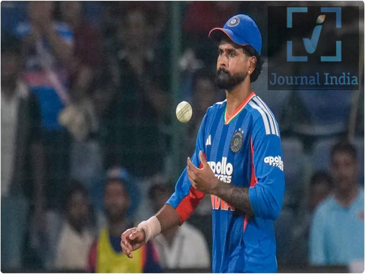 Sports News- वो भारतीय कप्तान जिन्होनें लगातार जीते हैं टी-20 मैच, टॉप-3 में श्रेयस अय्यर की एंट्री दोस्तो भारतीय क्रिकेट टीम इस समय वेस्टइंडिज के साथ 5 मैचों की टी-20 सीरीज खेल रही है, जिसका पहला मैच भारत ने जीत लिया हैं, इस दौरान श्रेयस अय्यर ने अपनी कप्तानी के रिकॉर्ड में एक और शानदार उपलब्धि जोड़ी है। वेस्टइंडीज के खिलाफ पहले T20I में भारत की शानदार जीत के बाद, अय्यर ने भारत के T20I कप्तान के तौर पर लगातार 10 जीत पूरी कर ली हैं। इसके साथ ही, उनका नाम इस फॉर्मेट में सबसे सफल भारतीय कप्तानों में शामिल हो गया है। श्रेयस अय्यर ने लगातार 10 T20I जीत पूरी कीं वेस्टइंडीज के खिलाफ मिली जीत, श्रेयस अय्यर की कप्तानी में भारत की लगातार 10वीं T20I जीत थी। इस शानदार सफर ने उन्हें लगातार T20I जीत के मामले में भारतीय कप्तानों की टॉप तीन सूची में पहुंचा दिया है। इस जीत के सिलसिले के दौरान अय्यर की कप्तानी काफी प्रभावशाली रही है, जबकि बल्ले से उनके योगदान ने भारत के प्रदर्शन को और बेहतर बनाया है। रोहित शर्मा के नाम अभी भी टॉप रिकॉर्ड है  भारतीय कप्तान के तौर पर लगातार T20I जीत का रिकॉर्ड अभी भी पूर्व भारतीय कप्तान रोहित शर्मा के नाम है। रोहित लगातार 14 जीत के साथ टॉप पर हैं। दिलचस्प बात यह है कि दूसरे स्थान पर भी उन्हीं का नाम है, क्योंकि उनकी कप्तानी में लगातार 11 जीत का एक और सिलसिला रहा है। इसलिए मौजूदा सूची इस प्रकार है: रोहित शर्मा &ndash; लगातार 14 T20I जीत रोहित शर्मा &ndash; लगातार 11 T20I जीत श्रेयस अय्यर &ndash; लगातार 10 T20I जीत अय्यर के पास और ऊपर जाने का मौका है श्रेयस अय्यर की जीत का सिलसिला अभी भी जारी है, जिसका मतलब है कि उनके पास सूची में और ऊपर जाने का मौका है। रोहित शर्मा के लगातार 11 जीत के दूसरे सबसे अच्छे रिकॉर्ड की बराबरी करने के लिए उन्हें बस एक और लगातार जीत की जरूरत है। अगर अय्यर की कप्तानी में भारत की जीत का सिलसिला जारी रहता है, तो वे आगे चलकर रोहित के लगातार 14 T20I जीत के रिकॉर्ड को चुनौती दे सकते हैं।
