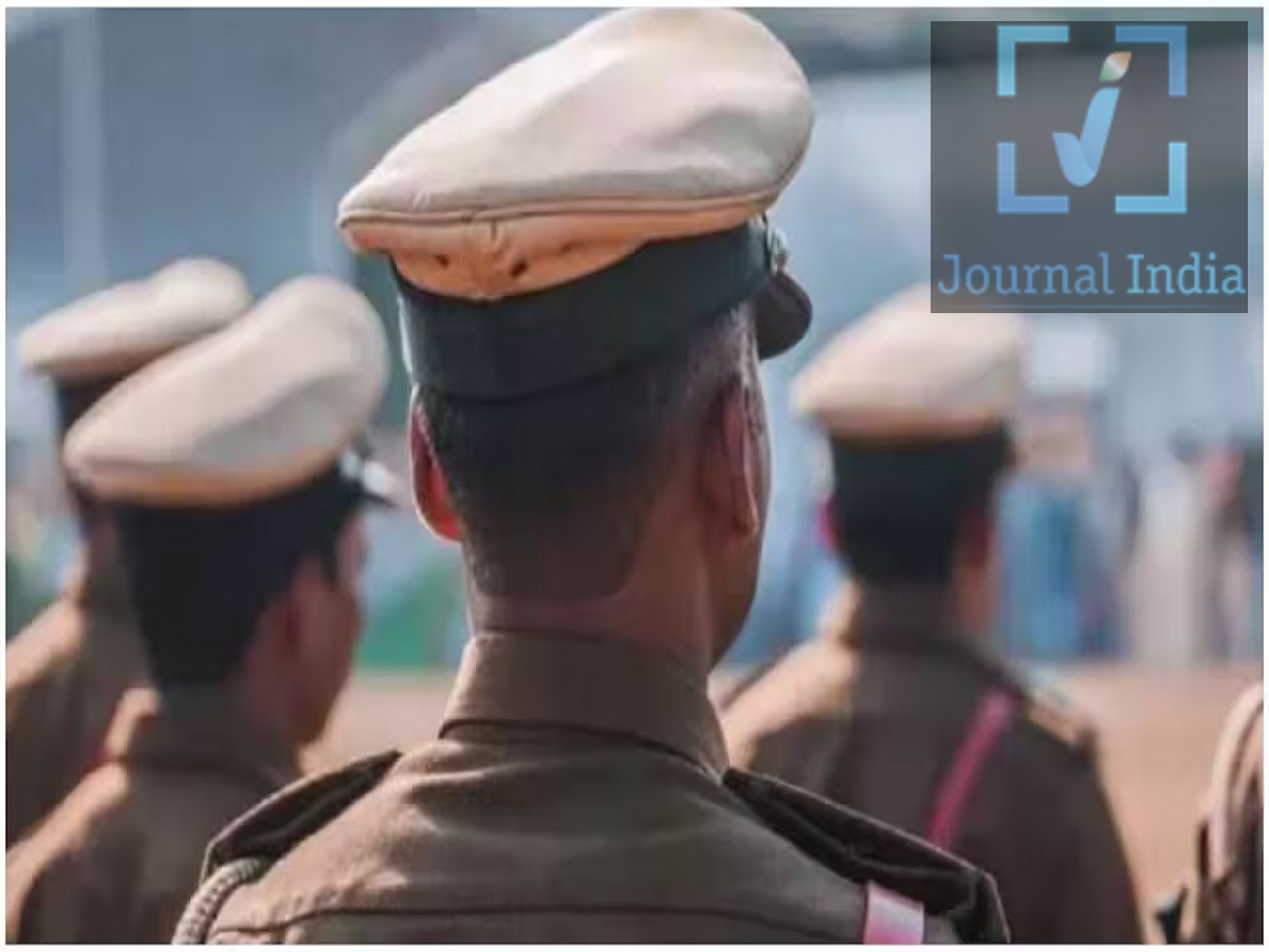 MP Police Recruitment 2026: MPESB में निकली 504 SI और सूबेदार पदों पर भर्ती, इस तिथि तक कर सकते हैं आवेदन मध्य प्रदेश के उन युवाओं के लिए खुशखबरी हैं जो पुलिस में भर्ती होने की तैयारी कर रहे हैं, क्योंकि मध्य प्रदेश कर्मचारी चयन मंडल (MPESB) ने सूबेदार एवं सब-इंस्पेक्टर संवर्ग भर्ती परीक्षा 2026 का नोटिफिकेशन जारी कर दिया है। इस भर्ती अभियान के जरिए पुलिस विभाग में कुल 504 पदों पर नियुक्तियां की जाएंगी। योग्य और इच्छुक उम्मीदवार 9 सितंबर 2026 से ऑनलाइन आवेदन कर सकेंगे। आवेदन की अंतिम तारीख 23 सितंबर 2026 निर्धारित की गई है। आइए जानते हैं पूरी डिटेल्स MP Police SI Recruitment 2026: 504 पदों का विवरण MPESB की ओर से जारी भर्ती के तहत सूबेदार के साथ-साथ तकनीकी और गैर-तकनीकी सब-इंस्पेक्टर के पद शामिल हैं। सूबेदार: 81 पद सब-इंस्पेक्टर (विशेष सशस्त्र बल): 69 पद सब-इंस्पेक्टर (जिला पुलिस बल): 312 पद सब-इंस्पेक्टर (आर्म्स टेक्निकल): 10 पद सब-इंस्पेक्टर (फोटो टेक्निकल): 9 पद सब-इंस्पेक्टर (क्वेश्चन्ड डॉक्यूमेंट टेक्निकल): 4 पद सब-इंस्पेक्टर (फिंगरप्रिंट टेक्निकल): 22 पद इस तरह कुल 504 रिक्त पदों को भर्ती प्रक्रिया के माध्यम से भरा जाएगा। 9 सितंबर से शुरू होंगे ऑनलाइन आवेदन MP Police SI और Subedar Recruitment 2026 के लिए आवेदन प्रक्रिया 9 सितंबर 2026 से शुरू होगी। उम्मीदवार 23 सितंबर 2026 तक ऑनलाइन आवेदन जमा कर सकेंगे। अगर आवेदन फॉर्म भरते समय किसी तरह की गलती हो जाती है, तो उम्मीदवार 28 सितंबर 2026 तक उसमें आवश्यक सुधार कर सकेंगे। महत्वपूर्ण तारीखें आवेदन शुरू: 9 सितंबर 2026 आवेदन की अंतिम तारीख: 23 सितंबर 2026 आवेदन में सुधार की अंतिम तारीख: 28 सितंबर 2026 प्रारंभिक परीक्षा: 28 अक्टूबर 2026 28 अक्टूबर को होगी प्रारंभिक परीक्षा भर्ती प्रक्रिया की प्रारंभिक लिखित परीक्षा 28 अक्टूबर 2026 को आयोजित की जाएगी। परीक्षा दो पालियों में होगी। पहली पाली: सुबह 10:00 बजे से दोपहर 12:00 बजे तक दूसरी पाली: दोपहर 3:00 बजे से शाम 5:00 बजे तक प्रारंभिक परीक्षा में सफल उम्मीदवारों को भर्ती के अगले चरणों में शामिल होने का मौका मिलेगा। MP Police SI भर्ती के लिए कौन कर सकता है आवेदन? गैर-तकनीकी पदों जैसे सूबेदार और सब-इंस्पेक्टर के लिए उम्मीदवार के पास किसी मान्यता प्राप्त विश्वविद्यालय से स्नातक की डिग्री होना जरूरी है। वहीं तकनीकी पदों के लिए अलग-अलग शैक्षणिक योग्यताएं निर्धारित की गई हैं। उदाहरण के तौर पर, सब-इंस्पेक्टर (आर्म्स टेक्निकल) पद के लिए संबंधित तकनीकी विश्वविद्यालय से मैकेनिकल इंजीनियरिंग में डिप्लोमा की आवश्यकता है। फोटो, क्वेश्चन्ड डॉक्यूमेंट और फिंगरप्रिंट से संबंधित तकनीकी पदों के लिए निर्धारित विषयों के साथ स्नातक स्तर की योग्यता जरूरी है। उम्मीदवारों को आवेदन करने से पहले अपने संबंधित पद की शैक्षणिक योग्यता जरूर जांचनी चाहिए। चार चरणों में होगी चयन प्रक्रिया MP Police SI और Subedar Recruitment 2026 में उम्मीदवारों का चयन कई चरणों के आधार पर किया जाएगा। चयन प्रक्रिया इस प्रकार होगी: प्रारंभिक लिखित परीक्षा मुख्य लिखित परीक्षा शारीरिक दक्षता परीक्षा (Physical Efficiency Test) इंटरव्यू सबसे पहले प्रारंभिक लिखित परीक्षा आयोजित होगी। इसमें सफल उम्मीदवारों को मुख्य परीक्षा के लिए बुलाया जाएगा। मुख्य परीक्षा में सफल अभ्यर्थी शारीरिक दक्षता परीक्षा में शामिल होंगे और इसके बाद अंतिम चरण में इंटरव्यू आयोजित किया जाएगा। मुख्य परीक्षा और आगे के चरणों की तारीखें प्रारंभिक परीक्षा का परिणाम जारी होने के बाद घोषित की जाएंगी। आवेदन करने से पहले इन बातों का रखें ध्यान अपनी शैक्षणिक योग्यता संबंधित पद के अनुसार जांच लें। निर्धारित आयु सीमा और आयु में छूट के नियम पढ़ें। मध्य प्रदेश के मूल निवासी हैं तो डोमिसाइल संबंधी दस्तावेज तैयार रखें। आवेदन में मांगे गए सभी आवश्यक दस्तावेज पहले से तैयार रखें। फॉर्म में व्यक्तिगत और शैक्षणिक जानकारी सही-सही भरें। आवेदन जमा करने से पहले पूरे फॉर्म को अच्छी तरह जांच लें। निर्धारित समय सीमा के भीतर आवेदन शुल्क और फॉर्म सबमिशन की प्रक्रिया पूरी करें। आवेदन जमा करने के बाद उसकी कॉपी सुरक्षित रख लें।