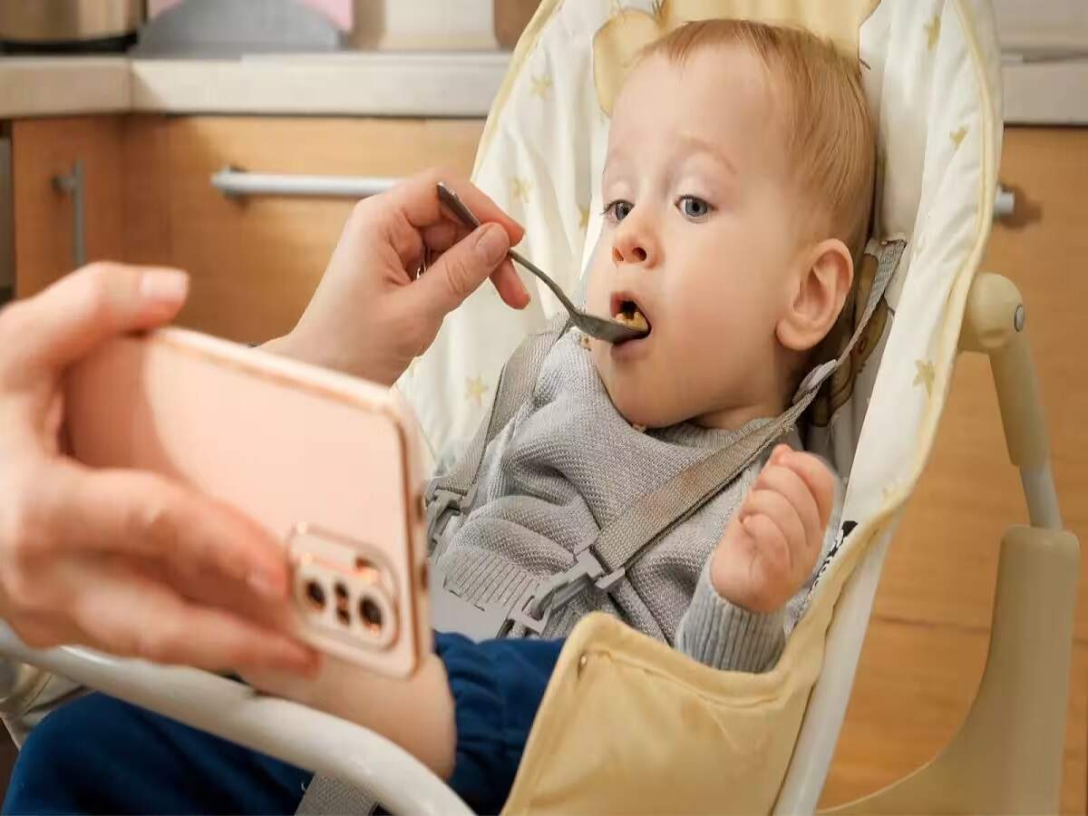Child Care Tips: At what age should children be given a phone? Let's find out.