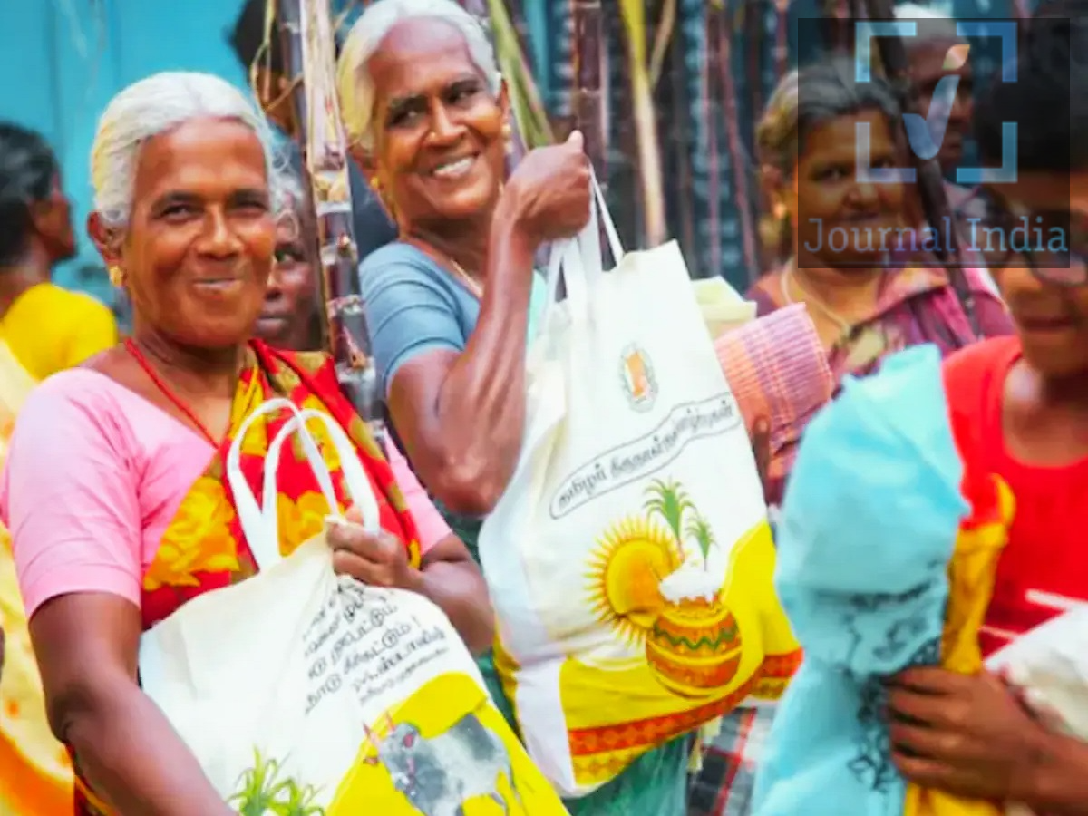 Free Ration- दिवाली के मौके पर फ्री में राशन देगी इस राज्य की सरकार, तारीखों का हुआ ऐलान दोस्तो अक्टूबर शुरु होते ही देश में त्योहारों का मौसम शुरु हो गया हैं, ऐसे में कई राज्यों की सरकारें कई चीजें फ्री में आम जनता को दे रही है,बात करें उत्तर प्रदेश की तो इसमें राशन कार्ड धारक अक्टूबर 2026 के लिए मुफ़्त अनाज के वितरण का इंतज़ार कर रहे थे। अब यह इंतज़ार खत्म हो गया है क्योंकि वितरण का शेड्यूल जारी कर दिया गया है। शेड्यूल के अनुसार, पूरे राज्य में पात्र लाभार्थियों को 10 अक्टूबर से 25 अक्टूबर 2026 के बीच उनका मासिक राशन मिलेगा। राशन का वितरण तय की गई उचित मूल्य की दुकानों (फेयर-प्राइस शॉप्स) पर दो शिफ्ट में होगा। लाभार्थियों को बिना किसी परेशानी के अनाज लेने के लिए अपनी पात्रता, तय राशन की मात्रा और वितरण का समय देख लेना चाहिए।  UP मुफ़्त राशन वितरण 2026: मुख्य जानकारी वितरण की तारीखें: 10 अक्टूबर से 25 अक्टूबर 2026 वितरण की जगह: उत्तर प्रदेश भर में तय उचित मूल्य की राशन की दुकानें पहली शिफ्ट: सुबह 8:00 बजे से दोपहर 12:00 बजे तक दूसरी शिफ्ट: दोपहर 2:00 बजे से शाम 6:00 बजे तक टोल-फ्री हेल्पलाइन नंबर: 1967 और 1800 1800 150 लाभार्थियों को कितना मुफ़्त राशन मिलेगा? अनाज की मात्रा इस बात पर निर्भर करेगी कि लाभार्थी के पास किस तरह का राशन कार्ड है। 1. अंत्योदय राशन कार्ड धारक अंत्योदय अन्न योजना के लाभार्थियों को प्रति कार्ड कुल 35 किलो अनाज मिलेगा। इसमें शामिल हैं: 14 किलो गेहूं 21 किलो फोर्टिफाइड चावल 2. सफ़ेद राशन कार्ड धारक पात्र सफ़ेद राशन कार्ड धारकों को प्रति यूनिट 5 किलो अनाज मुफ़्त मिलेगा, जिसमें वितरण के नियमों के अनुसार गेहूं और चावल शामिल होंगे। लाभार्थियों को अपना तय अनाज लेना चाहिए और वितरण के समय मिली मात्रा की जांच करनी चाहिए। उत्तर प्रदेश में राशन वितरण का समय उचित दर वाली दुकानों पर राशन का वितरण सुचारू रूप से हो और लोगों को कोई परेशानी न हो, इसके लिए राशन का वितरण दो शिफ्ट में किया जाएगा: सुबह की शिफ्ट: सुबह 8:00 बजे से दोपहर 12:00 बजे तक दोपहर की शिफ्ट: दोपहर 2:00 बजे से शाम 6:00 बजे तक लाभार्थियों को सलाह दी जाती है कि वे इन समयों के दौरान अपनी निर्धारित राशन की दुकानों पर जाएं और ज़रूरी ऑथेंटिकेशन (सत्यापन) की प्रक्रिया पूरी करें।  आधार ऑथेंटिकेशन में समस्या का सामना कर रहे लाभार्थियों के लिए OTP सुविधा वितरण प्रणाली में उन लाभार्थियों के लिए भी विशेष व्यवस्था की गई है जो फिंगरप्रिंट या आइरिस वेरिफिकेशन में विफलता या अन्य तकनीकी समस्याओं के कारण आधार ऑथेंटिकेशन पूरा नहीं कर पाते हैं। घोषित कार्यक्रम के अनुसार, ऐसे लाभार्थी लागू वेरिफिकेशन आवश्यकताओं के अधीन, 25 अक्टूबर 2026 को मोबाइल OTP वेरिफिकेशन के माध्यम से अपना राशन प्राप्त कर सकते हैं। कार्डधारकों को यह सुनिश्चित करना चाहिए कि उनका रजिस्टर्ड मोबाइल नंबर चालू हालत में हो और प्रक्रिया पूरी करने के लिए राशन डीलर द्वारा दिए गए निर्देशों का पालन करें। भविष्य की समस्याओं से बचने के लिए e-KYC पूरा करें खाद्य एवं नागरिक आपूर्ति विभाग ने राशन कार्डधारकों से आग्रह किया है कि वे अपने कार्ड में सूचीबद्ध सभी पात्र परिवार के सदस्यों या यूनिट्स के लिए लंबित e-KYC प्रक्रिया पूरी करें। e-KYC पूरा करने से भविष्य में राशन वितरण के दौरान ऑथेंटिकेशन से जुड़ी कठिनाइयों को रोकने में मदद मिल सकती है। लाभार्थियों को यह जांचना चाहिए कि क्या परिवार के किसी सदस्य का वेरिफिकेशन अधूरा है और अपनी जानकारी अपडेट करने के लिए आवश्यक कदम उठाने चाहिए।