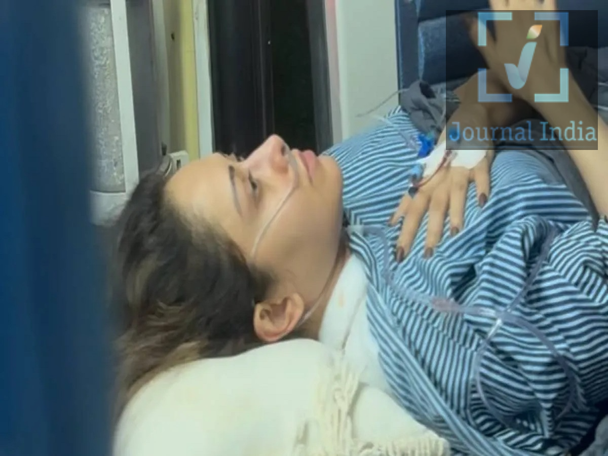 Entertainment News-  बॉलीवुड एक्ट्रेस नुसरत भरूचा को बाली से लाया गया एयर एम्बुलेंस से, बाली में हुआ था एक्सीडेंट दोस्तो बॉलीवुड अभिनेत्री नुशरत भरुचा (Nushrratt Bharuccha) इन दिनों न की अपनी फिल्म के लिए बल्कि अपने एक्सीडेंट की वजह से सुर्खियों में हैं, रिपोर्ट्स के मुताबिक, बाली में छुट्टियों के दौरान उनका एक्सीडेंट हो गया था, जिसके बाद उन्हें अस्पताल में भर्ती कराया गया। उनकी टीम की ओर से बताया गया कि हादसे में उनकी रीढ़ की हड्डी में फ्रैक्चर हुआ है और डॉक्टरों ने सर्जरी की सलाह दी है।  बाली में हुआ था हादसा नुशरत भरुचा बाली में काम और छुट्टियों के सिलसिले में गई थीं। इसी दौरान उनके साथ दुर्घटना हो गई। हादसे के बाद उन्हें स्थानीय अस्पताल में भर्ती कराया गया, जहां डॉक्टरों ने कई जरूरी जांच कीं। जांच के बाद उनकी चोट को गंभीर बताया गया और स्पाइनल सर्जरी की जरूरत बताई गई। इसके बाद उनकी टीम ने उन्हें बेहतर चिकित्सा सुविधा उपलब्ध कराने के लिए एयर एंबुलेंस से मुंबई लाने की व्यवस्था की। एयर एंबुलेंस से मुंबई पहुंचीं नुशरत शुक्रवार शाम नुशरत भरुचा एयर एंबुलेंस से मुंबई पहुंचीं। सामने आए विजुअल्स में उन्हें स्ट्रेचर पर अस्पताल ले जाते हुए देखा गया। मुंबई पहुंचने के बाद उन्हें आगे के इलाज और संभावित स्पाइनल सर्जरी के लिए अस्पताल ले जाया गया। उनकी टीम के अनुसार, फिलहाल एक्ट्रेस की सेहत और उन्हें जरूरी चिकित्सा सुविधा उपलब्ध कराना सबसे बड़ी प्राथमिकता है। आने वाले प्रोजेक्ट्स पर पड़ सकता है असर रीढ़ की हड्डी में चोट और सर्जरी के चलते नुशरत भरुचा के आने वाले कुछ हफ्तों के प्रोफेशनल कमिटमेंट प्रभावित हो सकते हैं। हालांकि, उनके आगामी प्रोजेक्ट्स को लेकर आधिकारिक तौर पर विस्तृत जानकारी सामने नहीं आई है। हादसा कैसे हुआ? फिलहाल नुशरत के साथ हुए हादसे की सटीक परिस्थितियों की आधिकारिक जानकारी सामने नहीं आई है। उनकी टीम ने भी दुर्घटना कैसे हुई, इस बारे में विस्तृत जानकारी साझा नहीं की है। टीम ने फैंस और मीडिया से उनकी निजता का सम्मान करने की अपील की है, ताकि वह अपने इलाज और रिकवरी पर ध्यान दे सकें। नुशरत के वर्कफ्रंट की बात करें तो नुशरत भरुचा हाल ही में &lsquo;Uff Yeh Siyapa&rsquo; में नजर आई थीं। इसके अलावा रिपोर्ट्स के मुताबिक, वह टाइगर श्रॉफ की आगामी फिल्म में भी दिखाई दे सकती हैं। हालांकि, उनकी मौजूदा स्वास्थ्य स्थिति को देखते हुए आगे की शूटिंग और शेड्यूल पर असर पड़ने की संभावना बताई जा रही है।