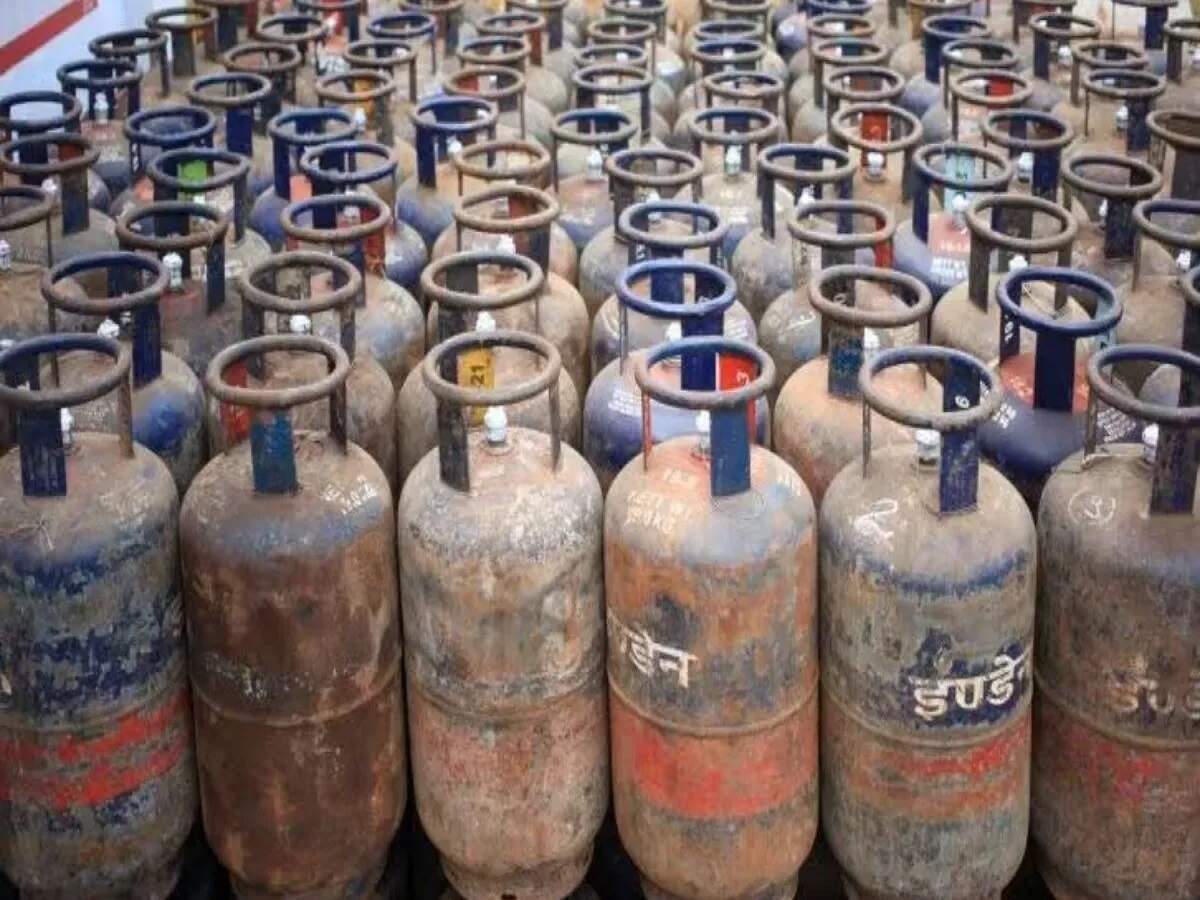 LPG Cylinder Prices: Check the full list of prices for domestic and commercial gas cylinders.