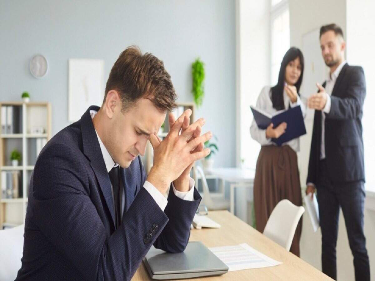 Office Tips- कौनसा कलीग आपसे जलता हैं, इन तरीको और संकेतों से पहचानें