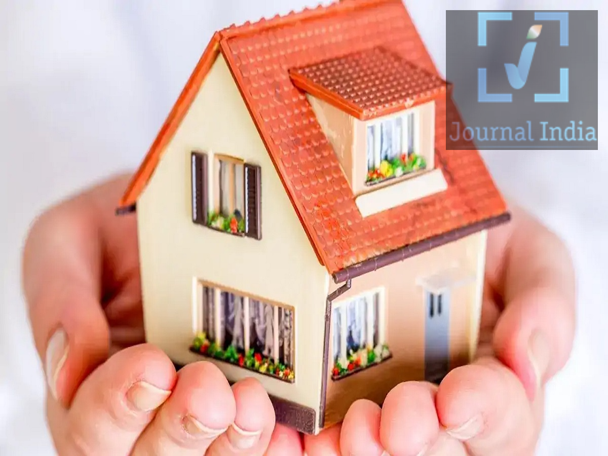 Home Make Tips- क्या घर बनाने में हद से ज्यादा पैसा बर्बाद हो गया है, ऐसे बचाएं पैसा दोस्तो जिंदगी में हर कोई चाहता हैं कि उसका अपना घर हो, लेकिन सीमेंट, स्टील, ईंट, रेत और लेबर (मजदूरी) की बढ़ती कीमतें निर्माण कार्य को महंगा बना सकती हैं। सही प्लानिंग के बिना, बजट बहुत जल्दी बढ़ सकता है, जिससे घर के मालिक पर अतिरिक्त आर्थिक बोझ पड़ सकता है। समझदारी से फैसले लेकर, सामग्री की कीमतों की तुलना करके और एक बेहतर डिज़ाइन चुनकर, आप घर की सुरक्षा या गुणवत्ता से समझौता किए बिना निर्माण लागत को कम कर सकते हैं। आइए जानते हैं घर बनवाते समय किन बातों का रखें ध्यान 1. निर्माण शुरू करने से पहले एक विस्तृत बजट तैयार करें निर्माण कार्य शुरू करने से पहले, एक व्यापक बजट तैयार करें जिसमें आर्किटेक्चरल डिज़ाइन, निर्माण सामग्री, लेबर, इलेक्ट्रिकल काम, प्लंबिंग, फ़्लोरिंग, पेंटिंग और फिनिशिंग जैसे सभी खर्च शामिल हों।  अनुमानित बजट के अलावा 10&ndash;15% अतिरिक्त राशि किसी भी अप्रत्याशित खर्च के लिए अलग रखें। डिज़ाइन को पहले ही फाइनल कर लेने से निर्माण के दौरान होने वाले महंगे बदलावों से बचा जा सकता है। 2. निर्माण सामग्री की कीमतों की तुलना करें सीमेंट, स्टील, ईंट और रेत निर्माण खर्च का एक बड़ा हिस्सा होते हैं। सामग्री खरीदने से पहले कई सप्लायर्स की कीमतों की तुलना करें।  आप अपने इंजीनियर से सलाह लेकर फ्लाई-ऐश ईंटों या AAC ब्लॉक जैसे विकल्पों पर भी विचार कर सकते हैं, जहाँ वे उपयुक्त हों। पैसे बचाने के चक्कर में कभी भी सामग्री की गुणवत्ता या घर की मज़बूती (स्ट्रक्चरल सेफ्टी) से समझौता न करें। 3. घर का एक सरल डिज़ाइन चुनें सजावटी खंभों, अजीब आकृतियों और जटिल छत संरचनाओं वाले डिज़ाइन से सामग्री की खपत और लेबर का खर्च बढ़ सकता है। एक साधारण आयताकार (रेक्टेंगुलर) लेआउट अक्सर अधिक किफायती होता है, क्योंकि इससे सामग्री की बर्बादी कम होती है और निर्माण कार्य आसान हो जाता है। कमरों, बाथरूम और दीवारों की संख्या अपनी वास्तविक ज़रूरतों के अनुसार तय करें। 4. स्थानीय स्तर पर उपलब्ध सामग्री खरीदें आस-पास के सप्लायर्स से सामग्री खरीदने पर ट्रांसपोर्टेशन (परिवहन) का खर्च कम हो सकता है। केवल लिस्टेड कीमत को देखने के बजाय, डिलीवरी चार्ज सहित कुल लागत की तुलना करें। बड़ी मात्रा में सामग्री खरीदने पर आप बेहतर दरों के लिए मोलभाव भी कर सकते हैं।  5. ठेकेदारों और लेबर चार्ज की तुलना करें किसी को फाइनल करने से पहले कम से कम दो या तीन ठेकेदारों से लिखित कोटेशन (मूल्य विवरण) लें। लेबर चार्ज, सामग्री की लागत, निर्माण की समय-सीमा और एग्रीमेंट में शामिल कार्यों के बारे में स्पष्ट रूप से चर्चा करें। भुगतान को निर्माण के खास चरणों (माइलस्टोन्स) से जोड़ें और काम की प्रगति पर लगातार नज़र रखें।  6. टाइल्स, पेंट और फिनिशिंग पर पैसे बचाएं फिनिशिंग के काम में आपके बजट का एक बड़ा हिस्सा खर्च हो सकता है। महंगे ब्रांड चुनने के बजाय, टाइल्स, पेंट, दरवाज़ों, खिड़कियों और बाथरूम फिटिंग के लिए टिकाऊ और किफायती विकल्पों की तुलना करें। ज़रूरी कामों को प्राथमिकता दें और सजावट से जुड़ी उन चीज़ों को टाल दें जिनकी तुरंत आवश्यकता नहीं है। 