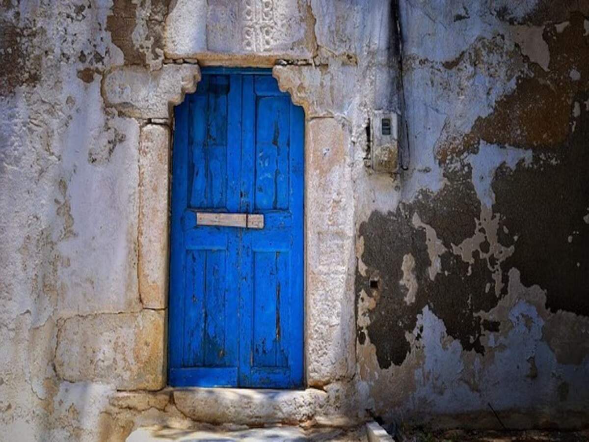 Vastu Tips: Do you keep the main gate closed in the evening? This habit could become a source of trouble.