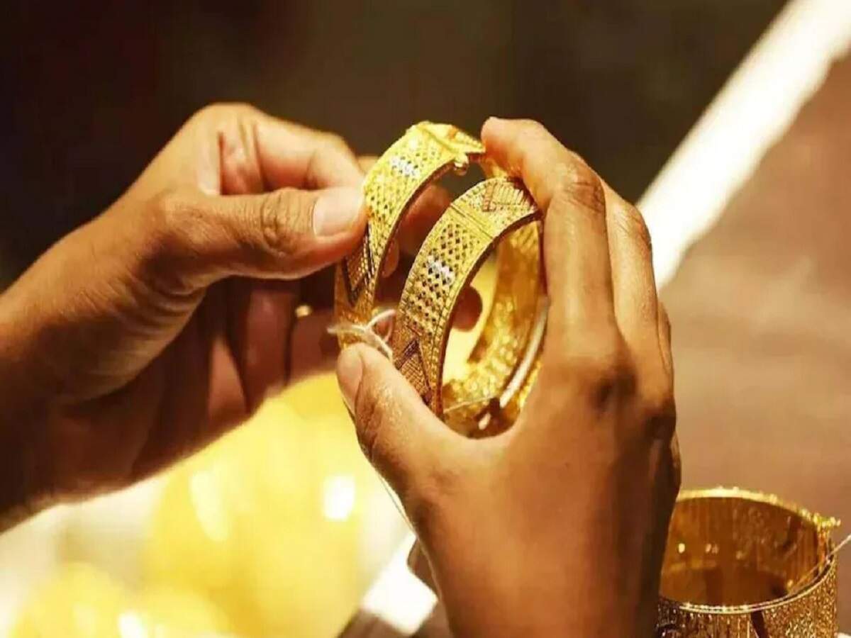 Gold-Silver Price Today: Slight dip in gold and silver prices; check today's latest rates.