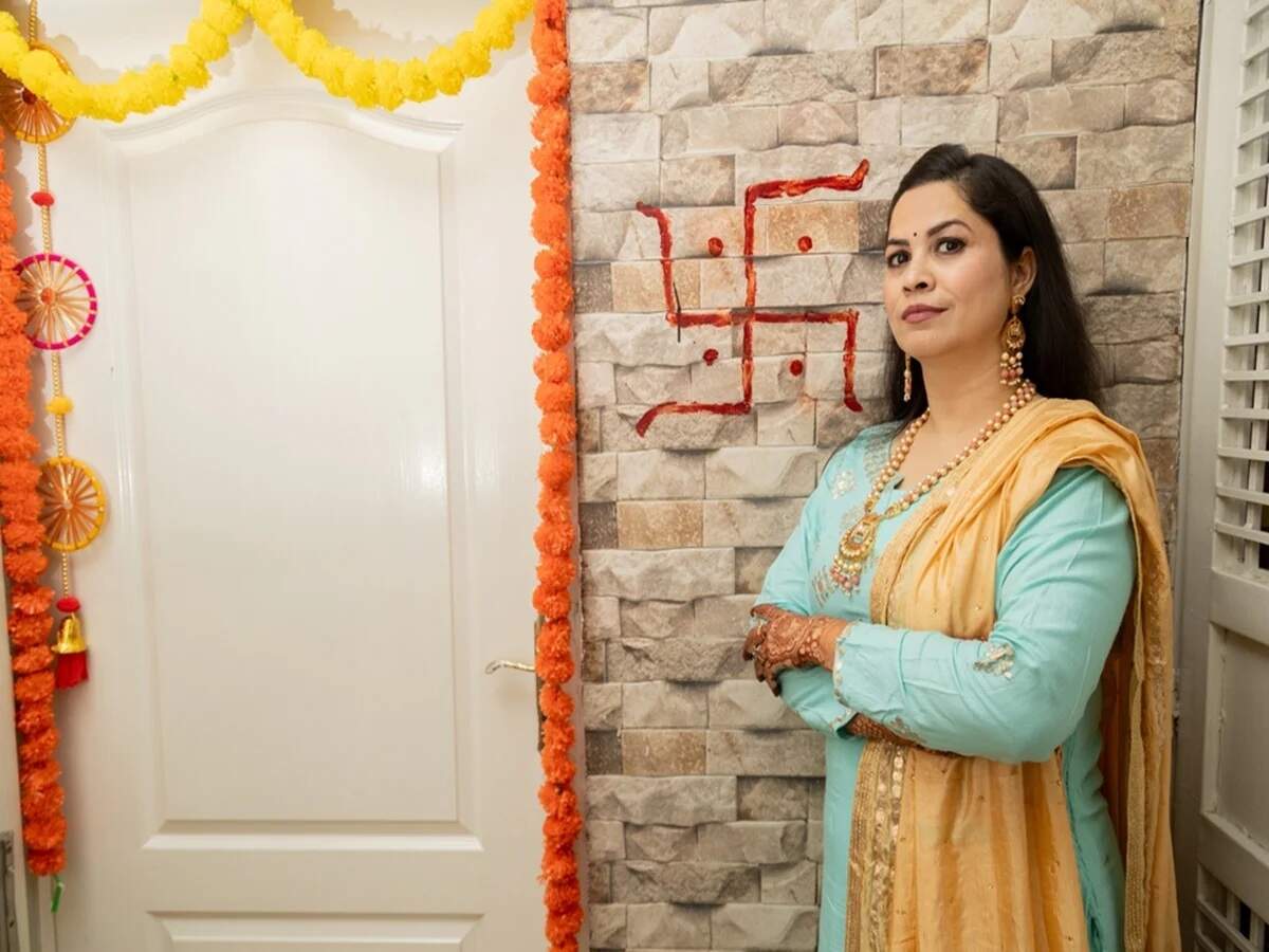 Vastu Tips: Do you keep the main gate closed in the evening? This habit could become a source of trouble.