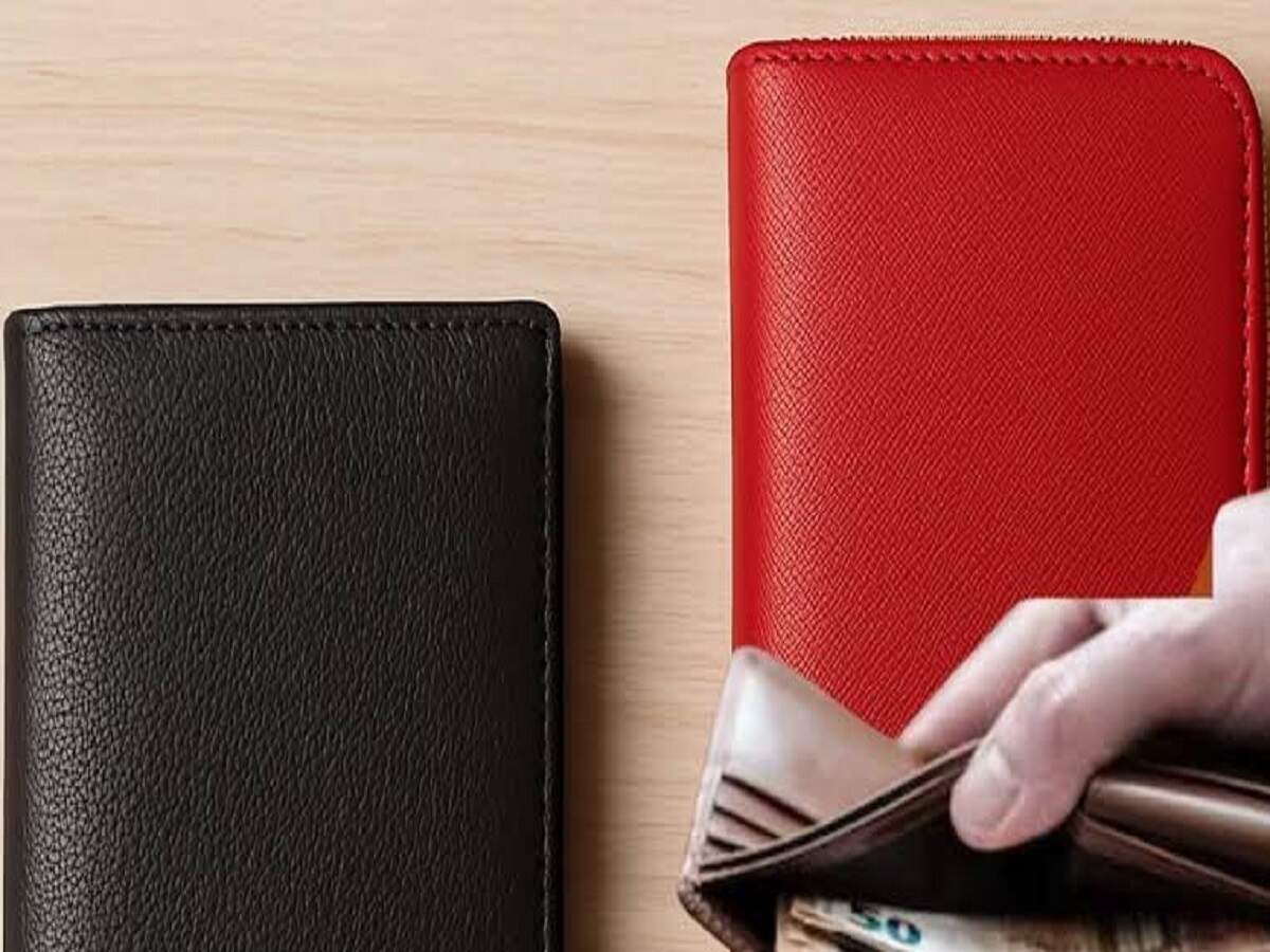 Vastu Tips: According to Vastu, you should never keep these things in your wallet, as they can hinder the inflow of money.