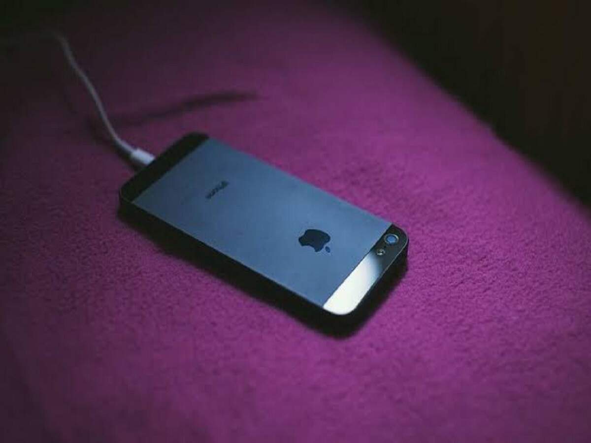 Smartphone Tips: Do you leave your phone charging overnight? Find out just how harmful this practice is.