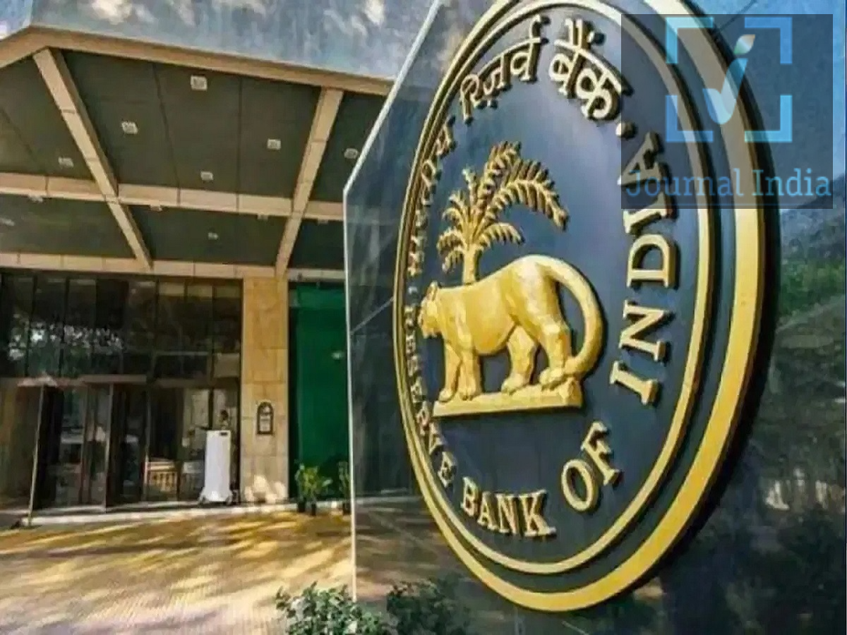RBI Jobs 2027: RBI ने जारी किया वार्षिक कैलेंडर, इस दिन से शुरु होगें फॉर्म दोस्तो जो लोग बैंकिंग सेक्टर में अपना करियर बनाना चाहते हैं, उनके लिए खुशखबरी हैं, क्योंकि रिजर्व बैंक ऑफ इंडिया ने अपना वार्षिक कैलेंडर जारी कर दिया हैं, मैनेजर, लीगल ऑफिसर और असिस्टेंट मैनेजर के पदों के लिए: सिंगल-फेज (एक चरण वाली) परीक्षाएं मार्च और अप्रैल 2027 के बीच होने की उम्मीद है। ग्रेड B की भर्ती प्रक्रिया में दो चरणों वाली परीक्षा शामिल होने की संभावना है। अन्य पदों के लिए चयन प्रक्रिया, उनके संबंधित नोटिफिकेशन में दी गई आवश्यकताओं पर निर्भर करेगी। उम्मीदवारों को RBI भर्ती 2027 के लिए कैसे तैयारी करनी चाहिए? उम्मीदवारों को संबंधित सिलेबस, परीक्षा पैटर्न और पिछले वर्षों के प्रश्न पत्रों को देखकर काफी पहले से तैयारी शुरू कर देनी चाहिए। रीजनिंग, अंग्रेजी, क्वांटिटेटिव एप्टीट्यूड, करंट अफेयर्स और पद से संबंधित विषयों का नियमित अभ्यास करने से तैयारी को मजबूत करने में मदद मिल सकती है। रिक्तियों, पात्रता मानदंड, आयु सीमा, आवेदन की तारीखों, फीस और चयन प्रक्रिया से जुड़ी जानकारी संबंधित आधिकारिक नोटिफिकेशन में उपलब्ध होगी।