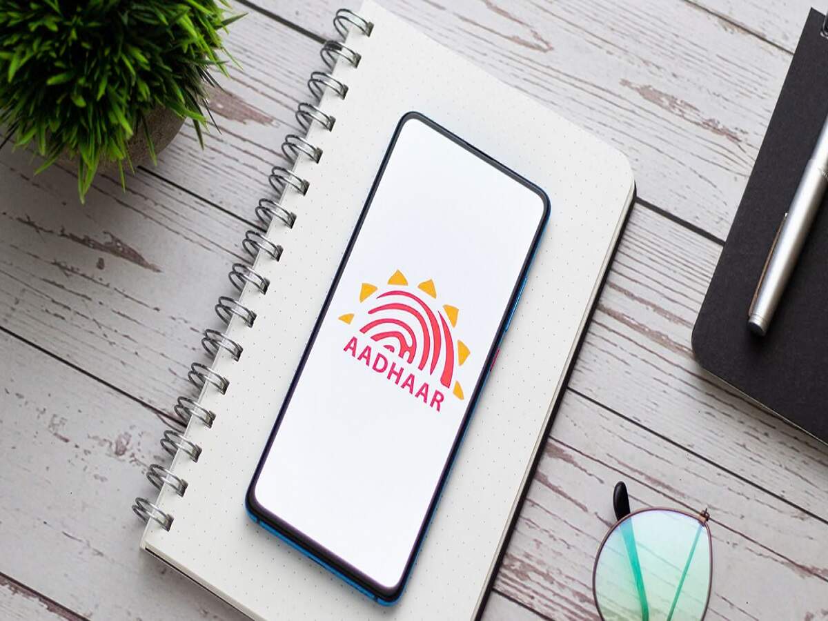 Aadhar Card- क्या आपके आधार कार्ड का बायोमेट्रिक लॉक है, फिर भी OTP से वेरिफिकेशन हो सकता है? जानिए पूरी डिटेल्स