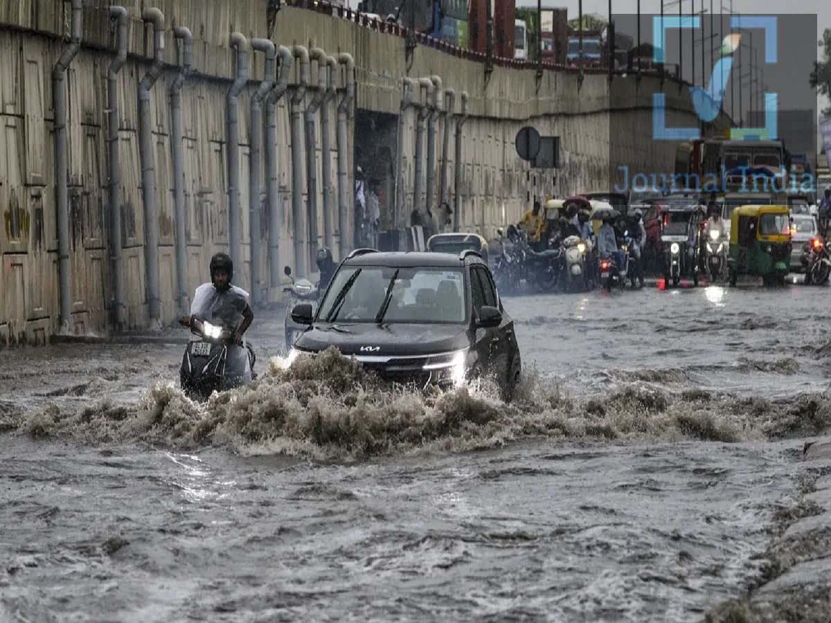 Weather Update: Heavy rain expected in 25 states; Meteorological Department issues 'Red Alert'.