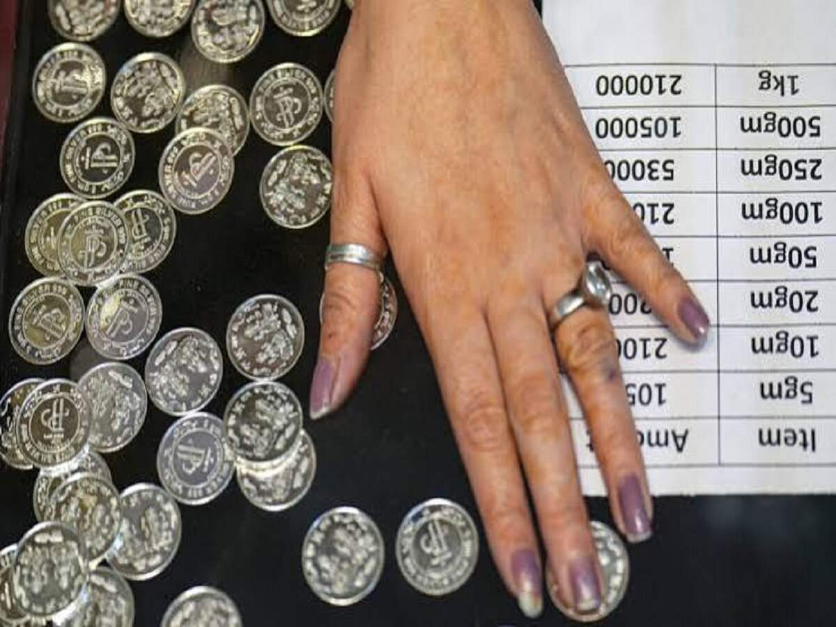 Gold and Silver Prices Today: Silver and gold prices have dropped—find out how much they have fallen and what the rates are in your city.