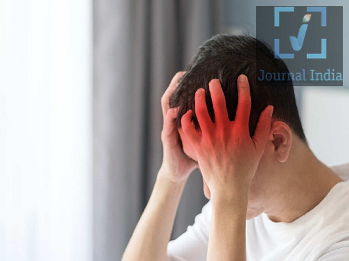 Health Tips- शरीर में दिख रहे ऐसे लक्षणों को न करें नजरअंदाज, हो सकता है स्ट्रोक का शुरुआती संकेत दोस्तो आज हम सब काम के दबाव में इतने घिर चुके हैं कि शरीर द्वारा कुछ संकेंतों को नजरअंदाज कर देते हैं, सिरदर्द, चक्कर आना, कमजोरी या शरीर का संतुलन बिगड़ना जैसी समस्याओं को लोग अक्सर थकान या कमजोरी समझकर नजरअंदाज कर देते हैं। लेकिन अचानक दिखाई देने वाले ये लक्षण स्ट्रोक (Stroke) या Brain Attack के संकेत भी हो सकते हैं। आइए जानते हैं इनके बारे में-  स्ट्रोक क्या होता है? स्ट्रोक तब होता है जब मस्तिष्क के किसी हिस्से में रक्त और ऑक्सीजन की आपूर्ति बाधित हो जाती है या मस्तिष्क की कोई रक्त वाहिका फट जाती है। ऑक्सीजन की कमी के कारण ब्रेन सेल्स तेजी से क्षतिग्रस्त होने लगती हैं। इसलिए स्ट्रोक के लक्षण दिखाई देते ही तुरंत मेडिकल मदद लेना बेहद जरूरी है। हृदय और रक्त वाहिकाओं से जुड़ी बीमारियां दुनियाभर में मृत्यु का प्रमुख कारण हैं। 2022 में लगभग 19.8 मिलियन लोगों की मौत कार्डियोवस्कुलर डिजीज के कारण हुई, जिनमें करीब 85% मौतें हार्ट अटैक और स्ट्रोक से जुड़ी थीं। इन अचानक दिखने वाले लक्षणों को पहचानें चेहरे का एक तरफ झुकना: मुस्कुराने पर चेहरे का एक हिस्सा नीचे की ओर झुक सकता है।  हाथ या पैर में कमजोरी: खासकर शरीर के एक तरफ अचानक कमजोरी या सुन्नपन महसूस होना।  बोलने में परेशानी: शब्द अस्पष्ट निकलना, बोलने में दिक्कत या दूसरे व्यक्ति की बात समझने में परेशानी।  दृष्टि में बदलाव: एक या दोनों आंखों से अचानक धुंधला दिखाई देना।  चलने में परेशानी: अचानक चक्कर आना, चलने में कठिनाई या शरीर का संतुलन बिगड़ना।  अचानक तेज सिरदर्द: बिना किसी स्पष्ट कारण के बहुत तेज सिरदर्द होना, खासकर यदि इसके साथ उल्टी या बेहोशी भी हो।  कुछ मिनट में लक्षण ठीक हो जाएं, तब भी सावधान कई बार स्ट्रोक जैसे लक्षण कुछ मिनटों के बाद अपने आप ठीक हो जाते हैं। इसे सामान्य कमजोरी समझना गलती हो सकती है। यह Transient Ischemic Attack (TIA) यानी मिनी-स्ट्रोक हो सकता है। TIA को भविष्य में होने वाले गंभीर स्ट्रोक की चेतावनी माना जाता है। इसलिए लक्षण खत्म हो जाने के बाद भी व्यक्ति को जल्द से जल्द डॉक्टर से जांच करवानी चाहिए। किन लोगों में स्ट्रोक का खतरा ज्यादा होता है? कुछ स्वास्थ्य समस्याएं और जीवनशैली की आदतें स्ट्रोक का जोखिम बढ़ा सकती हैं, जैसे: हाई ब्लड प्रेशर  डायबिटीज  बढ़ा हुआ कोलेस्ट्रॉल  धूम्रपान या तंबाकू का सेवन  अत्यधिक शराब का सेवन  मोटापा  शारीरिक गतिविधि की कमी  अस्वास्थ्यकर खान-पान  इन जोखिमों को नियंत्रित करने के लिए नियमित स्वास्थ्य जांच, संतुलित आहार और नियमित शारीरिक गतिविधि महत्वपूर्ण हैं। स्ट्रोक के लक्षण दिखें तो क्या करें? अगर किसी व्यक्ति में अचानक स्ट्रोक के संकेत दिखाई दें, तो समय बर्बाद किए बिना एंबुलेंस बुलाएं या तुरंत अस्पताल की इमरजेंसी में ले जाएं। ध्यान रखें: लक्षण शुरू होने का सटीक समय नोट करें।  व्यक्ति को जल्द से जल्द मेडिकल सहायता दिलाएं।  डॉक्टर की सलाह के बिना कोई दवा न दें।  लक्षण कुछ देर में ठीक हो जाएं, तब भी मेडिकल जांच जरूरी है।  स्ट्रोक में हर मिनट महत्वपूर्ण हो सकता है, इसलिए घरेलू इलाज या इंतजार करने से बचें।