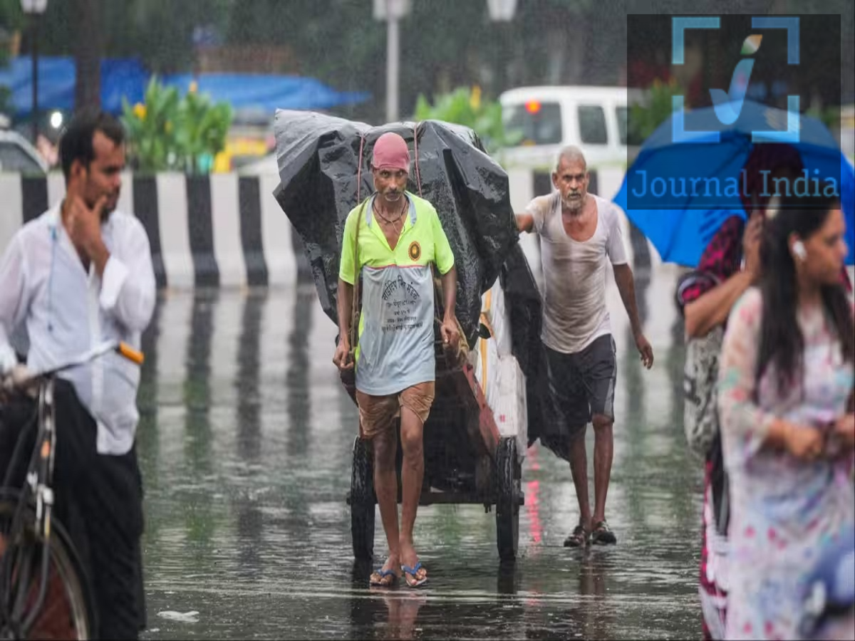 Weather Update- मौसम लेगा अचानक करवट, 14 घंटे के भीतर 18 राज्यों में मूसलाधार बारिश का अलर्ट दोस्तो मानसून के जाने के बाद, अभी भी देश के कई हिस्सों में बारिश ने तबाही मचाई हुई हैं, मौसम विभाग ने देश के कई हिस्सों में भारी बारिश, आंधी-तूफान और तेज हवाओं की चेतावनी जारी की है। पूर्वानुमान के अनुसार, अगले 14 घंटों में 18 राज्यों में मौसम खराब रह सकता है, जहाँ कुछ इलाकों में हवा की गति 95 किमी/घंटा तक पहुँच सकती है।  आइए जानते हैं मौसम का हाल 1. 18 राज्यों के लिए बारिश का अलर्ट मौसम विभाग की चेतावनी में शामिल राज्य और क्षेत्र इस प्रकार हैं: उत्तराखंड हिमाचल प्रदेश मध्य प्रदेश पंजाब और हरियाणा कर्नाट गुजरात और महाराष्ट्र उत्तर प्रदेश और बिहार दिल्ली और राजस्थान झारखंड और पश्चिम बंगाल तमिलनाडु असम, त्रिपुरा, नागालैंड और मिजोरम इन क्षेत्रों में बारिश और हवा की तीव्रता अलग-अलग हो सकती है। लोगों को सलाह दी जाती है कि वे स्थानीय मौसम विभाग की ताजा जानकारी पर नजर रखें। 2. 29 अक्टूबर के लिए दिल्ली का मौसम   गुरुवार, 29 अक्टूबर को दिल्ली में आसमान में बादल छाए रहने, आंधी-तूफान, तेज हवाएं चलने और बारिश होने की संभावना है। रिपोर्ट के अनुसार, हवा की गति 30&ndash;40 किमी/घंटा तक पहुँच सकती है। अधिकतम तापमान: लगभग 27&deg;C न्यूनतम तापमान: लगभग 17&deg;C संभावित स्थिति: बारिश, आंधी-तूफान और तेज हवाएं तेज हवाओं और अचानक होने वाली बारिश के दौरान लोगों को सतर्क रहना चाहिए। 3. राजस्थान के लिए बारिश का अलर्ट 29 अक्टूबर को राजस्थान के कई जिलों में हल्की बारिश और तेज हवाएं चल सकती हैं। पूर्वानुमान में शामिल जिलों में जोधपुर, कोटा, बीकानेर, अजमेर, उदयपुर, भीलवाड़ा, अलवर, भरतपुर और सीकर शामिल हैं। कुछ इलाकों में हवा की गति 50 किमी/घंटा तक पहुँच सकती है। जयपुर मौसम का पूर्वानुमान: अधिकतम तापमान: लगभग 31&deg;C न्यूनतम तापमान: लगभग 19&deg;C बाहर यात्रा करने वाले लोगों को बदलते मौसम के प्रति सतर्क रहना चाहिए।
