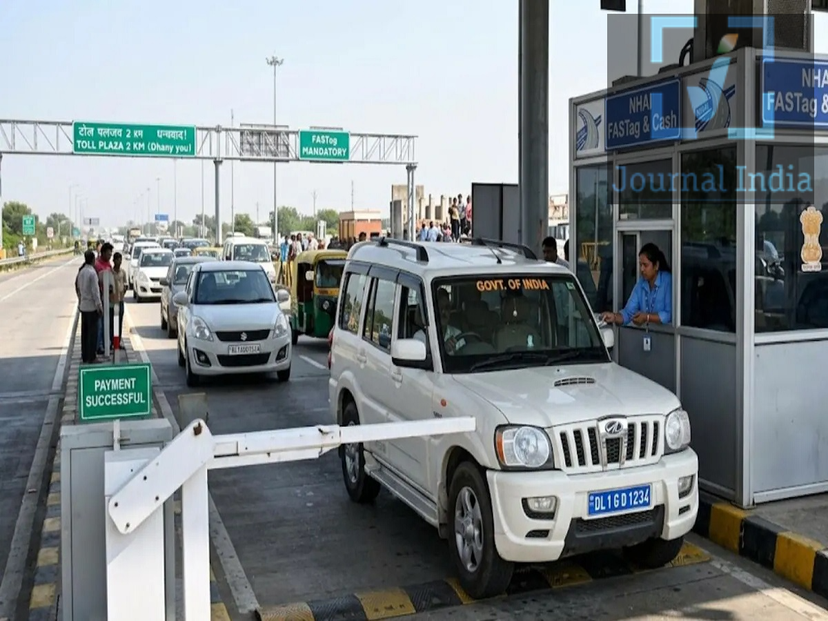 Toll Tax- टोल के आस पास रहने वालों का नहीं लगेगा टोल, जानिए सरकार का नया नियम दोस्तो अगर आपका घर टोल प्लाजा के 20 किमी के आस पास हैं, तो आपको नहीं देना होगा टोल, सड़क परिवहन और राजमार्ग मंत्रालय (MoRTH) ने एक नया 'लोकल फास्टैग पास' (local FASTag pass) पेश करने की घोषणा की है। यह नई सुविधा 1 नवंबर 2026 से लागू होगी और स्थानीय यात्रियों को मौजूदा मासिक पास (monthly pass) के विकल्प के रूप में एक नया विकल्प देगी। नए नियमों के तहत, गैर-व्यावसायिक (non-commercial) वाहनों के मालिक सालाना पास ले सकते हैं। इसकी कीमत 1,500 रुपये या 3,000 रुपये होगी, जो इस बात पर निर्भर करेगा कि टोल प्लाज़ा नगर निगम की सीमा (municipal limits) के बाहर है या अंदर। इस पहल का उद्देश्य टोल प्लाज़ा के पास रहने वाले लोगों के लिए नियमित यात्रा को सस्ता बनाना है। फास्टैग एनुअल लोकल पास: मुख्य विवरण - लागू होने की तारीख: 1 नवंबर 2026। - पात्रता: टोल प्लाज़ा के 20 किलोमीटर के दायरे में रहने वाले निवासी। - वाहन का प्रकार: केवल गैर-व्यावसायिक वाहन। - फास्टैग की आवश्यकता: एक वैध और सक्रिय फास्टैग होना अनिवार्य है। - वैधता: यह पास केवल उसी टोल प्लाज़ा पर इस्तेमाल किया जा सकेगा, जिसके लिए इसे जारी किया गया है। सालाना पास की कीमत कितनी होगी? सालाना शुल्क टोल प्लाज़ा की जगह पर निर्भर करेगा। - नगर निगम की सीमा के बाहर वाले टोल प्लाज़ा: 1,500 रुपये प्रति वर्ष। - नगर निगम की सीमा के अंदर वाले टोल प्लाज़ा: 3,000 रुपये प्रति वर्ष। - मौजूदा मासिक पास: 360 रुपये प्रति माह, जो 12 महीनों के लिए 4,320 रुपये के बराबर है। पात्र यात्री नियमों के अनुसार, मौजूदा मासिक पास और नए सालाना लोकल पास में से किसी एक को चुन सकेंगे। जो लोग नियमित रूप से किसी टोल प्लाज़ा का उपयोग करते हैं, उनके लिए पूरे साल मासिक पास खरीदने की तुलना में यह सालाना पास काफी बचत करा सकता है। लोकल पास के लिए कौन पात्र नहीं होगा? 1. क्लोज्ड टोल कलेक्शन सिस्टम (Closed toll collection systems): जिन राष्ट्रीय राजमार्गों या एक्सप्रेसवे पर 'क्लोज्ड यूजर फीस कलेक्शन सिस्टम' लागू है, वहां कोई लोकल पास जारी नहीं किया जाएगा।  2. वैकल्पिक रास्ते उपलब्ध होना: जिन जगहों पर यात्रियों के लिए सर्विस रोड या कोई वैकल्पिक रास्ता मौजूद है, वहां पास जारी नहीं किया जाएगा। 3. कमर्शियल वाहन: यह सुविधा केवल पात्र गैर-कमर्शियल वाहनों के लिए है, कमर्शियल वाहनों के लिए नहीं। 4. तय दायरे के बाहर रहने वाले लोग: 20 किलोमीटर की पात्रता सीमा से बाहर रहने वाले लोग इस प्रावधान के तहत पात्र नहीं होंगे। पास केवल चुने गए टोल प्लाजा पर ही मान्य होगा सालाना लोकल फास्टैग (FASTag) पास केवल उसी टोल प्लाजा पर मान्य होगा जिसके लिए शुल्क का भुगतान किया गया है। इसका इस्तेमाल नेशनल हाईवे पर मौजूद अन्य टोल प्लाजाओं से रियायती दरों पर गुजरने के लिए नहीं किया जा सकता। मंत्रालय ने यह भी बताया है कि पूरे भारत में 13 करोड़ से अधिक फास्टैग जारी किए जा चुके हैं, जो इलेक्ट्रॉनिक टोल कलेक्शन के व्यापक रूप से अपनाए जाने को दर्शाता है।