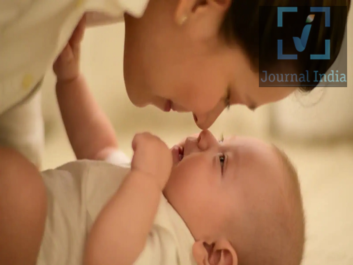 Child Care Tips- क्या बच्चा बार बार खांस रहा है, कहीं इसका कारण पॉल्यूशन तो नहीं  दोस्तो सर्दियों में बच्चों को खांसी होना एक आम बात हैं, लेकिन अगर यह खांसी लगातार बनी हुई हैं तो यह चिंता का विषय हैं, बार-बार होने वाली खांसी का मतलब हमेशा संक्रमण (इन्फेक्शन) ही नहीं होता है। वायु प्रदूषण, विशेष रूप से सूक्ष्म कण (PM2.5), श्वसन मार्ग में जलन पैदा कर सकते हैं, सूजन बढ़ा सकते हैं, और अस्थमा या एलर्जी जैसी पहले से मौजूद समस्याओं को और गंभीर बना सकते हैं। प्रदूषण बच्चों के फेफड़ों को कैसे प्रभावित करता है? प्रदूषित हवा शरीर में बलगम (म्यूकस) का उत्पादन बढ़ा सकती है और श्वसन मार्ग को बहुत अधिक संवेदनशील (हाइपरसेंसिटिव) बना सकती है। इससे सूखी खांसी, सांस लेते समय घरघराहट (व्हीजिंग), गले में जलन और सांस लेने में कठिनाई हो सकती है। वायरल संक्रमण ठीक हो जाने के बाद भी ये लक्षण बने रह सकते हैं।  प्रदूषण श्वसन तंत्र की प्राकृतिक सुरक्षा प्रणाली को भी कमजोर कर सकता है, जिससे संक्रमण का खतरा बढ़ जाता है और पहले से मौजूद लक्षण और गंभीर हो सकते हैं। प्रदूषण या संक्रमण: कारण की पहचान कैसे करें? कुछ लक्षण संकेत दे सकते हैं, लेकिन बिना मेडिकल जांच के सही कारण का पता लगाना संभव नहीं है। प्रदूषण से जुड़े लक्षण: सूखी खांसी, गले में जलन, सांस लेते समय घरघराहट, और अस्थमा के लक्षणों का बिगड़ना। संक्रमण की संभावना: खांसी के साथ बुखार, शरीर में दर्द या कमजोरी होना। चेतावनी के संकेत: रात में खांसी आना, नींद में खलल पड़ना, सांस फूलना, या सामान्य शारीरिक गतिविधियों में हिस्सा लेने में कठिनाई होना। अगर बच्चे की खांसी चार सप्ताह से अधिक समय तक बनी रहती है, तो मेडिकल जांच कराना बहुत जरूरी है। अगर लक्षण बिगड़ते हैं या सांस लेने में दिक्कत होती है, तो माता-पिता को तुरंत डॉक्टर से संपर्क करना चाहिए। बच्चों को सुरक्षित रखने के लिए जरूरी सुझाव नियमित रूप से अपने इलाके का एयर क्वालिटी इंडेक्स (AQI) चेक करें। जब प्रदूषण का स्तर अधिक हो, तो बच्चों को बाहर खेलने या भारी शारीरिक व्यायाम करने से रोकें। घर के अंदर की हवा को साफ रखें और सिगरेट के धुएं या अन्य प्रदूषकों के संपर्क में आने से बचें। जिन बच्चों को अस्थमा है, यह सुनिश्चित करें कि वे डॉक्टर द्वारा बताई गई दवाएं सही तरीके से लें। बिना सही जांच या डायग्नोसिस के बार-बार एंटीबायोटिक्स देने से बचें।