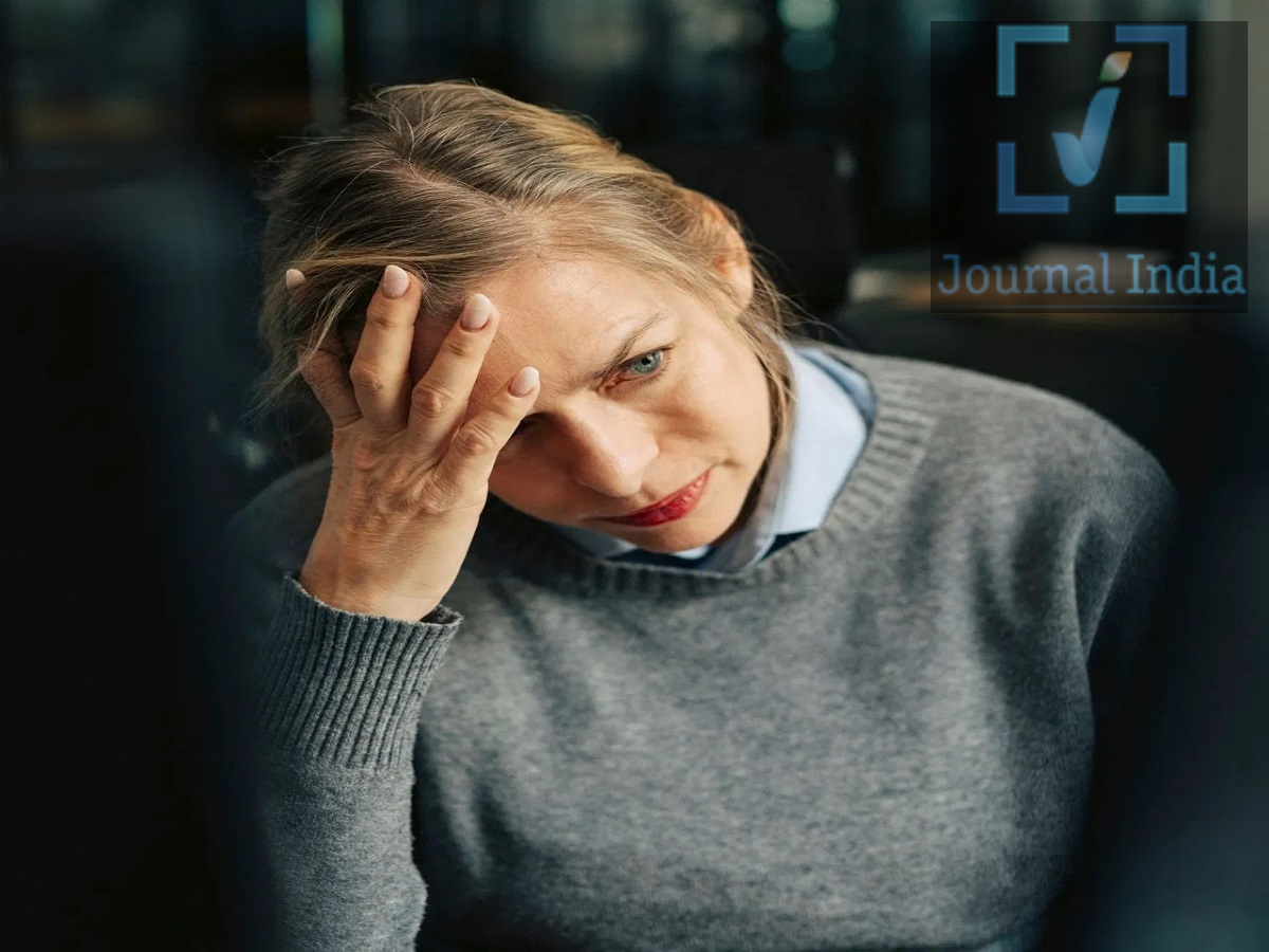 Stress Effects- तनाव का असर केवल शरीर पर नहीं, इन अंगों पर भी होता हैं दोस्तो अगर हम बात करें तनाव की तो यह हमारे जीवन का अहम हिस्सा बन गया हैं, काम का दबाव, परिवार की ज़िम्मेदारियाँ, पैसों की चिंता और दूसरी चुनौतियाँ मानसिक तनाव होना एक आम बात हैं। तनाव ज़िंदगी का एक सामान्य हिस्सा है, लेकिन लंबे समय तक या बहुत ज़्यादा तनाव न सिर्फ़ आपकी मानसिक सेहत पर असर डाल सकता है, बल्कि यह दिल, पाचन तंत्र, इम्यूनिटी, नींद और कुल मिलाकर शारीरिक सेहत पर भी बुरा असर डाल सकता है। आइए जानते है तनाव का असर-  1. तनाव दिल पर असर डाल सकता है बहुत ज़्यादा तनाव का सीधा असर कार्डियोवैस्कुलर सिस्टम (दिल और रक्त वाहिकाओं) पर पड़ सकता है। इससे ये समस्याएँ हो सकती हैं: दिल की धड़कन का बढ़ना ब्लड प्रेशर का बढ़ना तेज़ या ज़ोर से धड़कन महसूस होना ज़्यादा शारीरिक तनाव तनाव पाचन तंत्र पर भी असर डाल सकता है, जिससे गैस, एसिडिटी, पेट में बेचैनी, कब्ज़ या दस्त जैसी समस्याएँ हो सकती हैं।  2. इम्यूनिटी पर असर पड़ सकता है लंबे समय तक तनाव रहने से बीमारियों से लड़ने की शरीर की सामान्य क्षमता पर असर पड़ सकता है। लंबे समय से तनाव झेल रहे लोगों में ये लक्षण भी दिख सकते हैं: बार-बार थकान महसूस होना नींद में खलल या अपर्याप्त नींद सिरदर्द गर्दन और कंधे में दर्द मांसपेशियों में तनाव या शरीर में अकड़न 3. तनाव आपकी भूख बदल सकता है तनाव का असर हर व्यक्ति पर अलग-अलग तरह से खाने की आदतों पर पड़ सकता है। कुछ लोगों को सामान्य से ज़्यादा भूख लग सकती है और वे ज़्यादा खा सकते हैं, जबकि कुछ लोगों की भूख कम हो सकती है। इसलिए, तनाव को सिर्फ़ मानसिक सेहत से जुड़ी समस्या नहीं मानना चाहिए। इसका असर पूरे शरीर पर महसूस किया जा सकता है।  4. आसान आदतें तनाव को मैनेज करने में मदद कर सकती हैं जीवनशैली में कुछ स्वस्थ बदलाव करके रोज़मर्रा के तनाव को मैनेज करने में मदद मिल सकती है: नियमित रूप से व्यायाम करें, भले ही रोज़ाना थोड़े समय के लिए ही क्यों न करें। समय पर खाना खाएँ और संतुलित आहार लें। पर्याप्त और नियमित नींद लें। परिवार के सदस्यों या भरोसेमंद दोस्तों से खुलकर बात करें। अपने लिए और उन कामों के लिए समय निकालें जो आपको पसंद हैं। गहरी साँस लेने या ध्यान (मेडिटेशन) जैसी रिलैक्सेशन तकनीकों का अभ्यास करें।  अगर तनाव लंबे समय तक बना रहता है या आपकी नींद, काम, रिश्तों या रोज़मर्रा के कामों पर असर डालने लगता है, तो डॉक्टर या किसी योग्य मानसिक स्वास्थ्य विशेषज्ञ से सलाह लेना सही रहता है। 5. योग तनाव कम करने में मदद कर सकता है नियमित योग और रिलैक्सेशन के अभ्यास शारीरिक और मानसिक सेहत को बेहतर बनाने में मदद कर सकते हैं। आप अपनी सुविधा और क्षमता के अनुसार रोज़ाना के रूटीन में आसान योगासन, सांस लेने की एक्सरसाइज़ और ध्यान को शामिल कर सकते हैं।