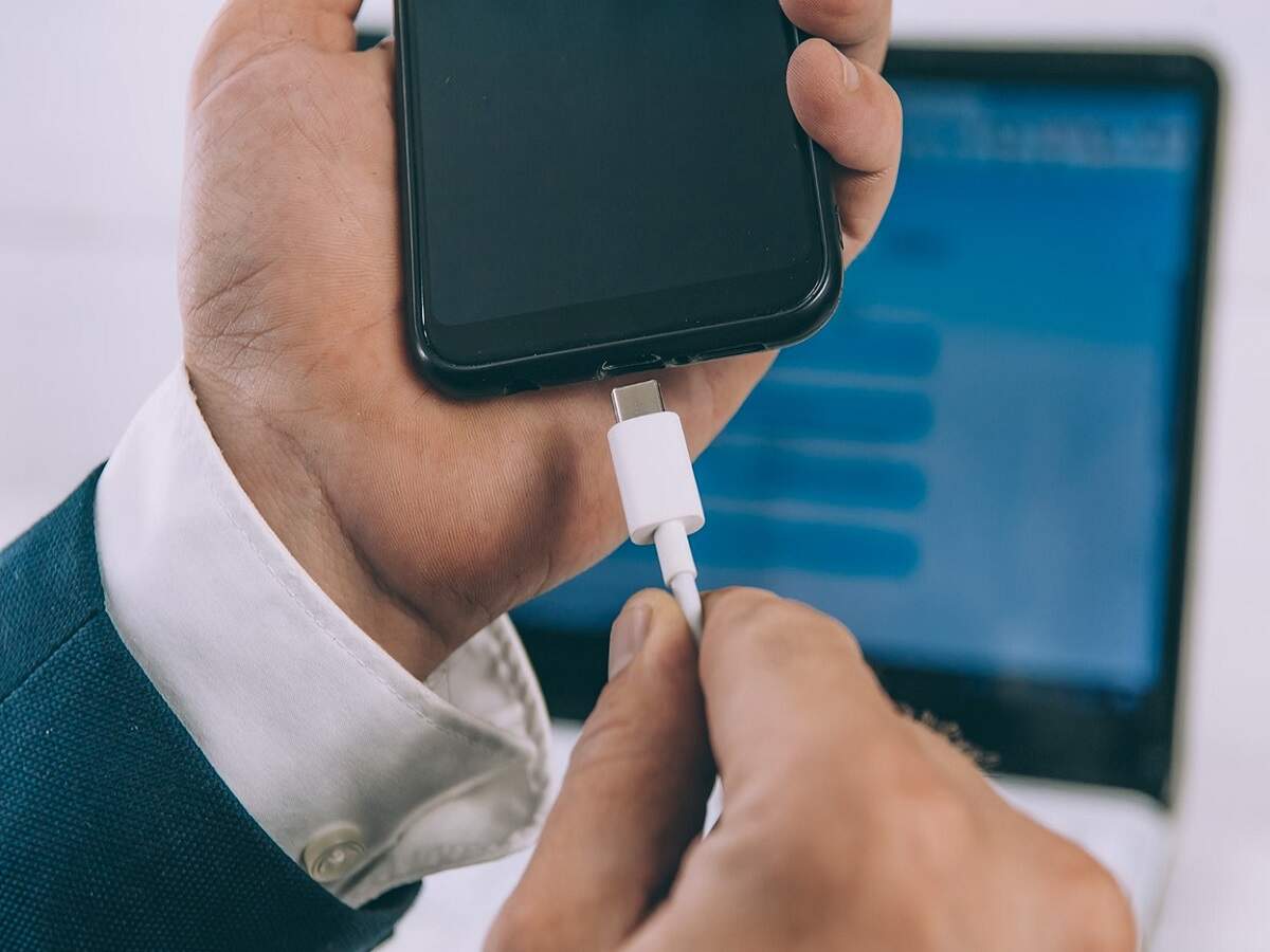 Mobile Battery- Do phones keep charging even after charging 100 percent, know its bad effects