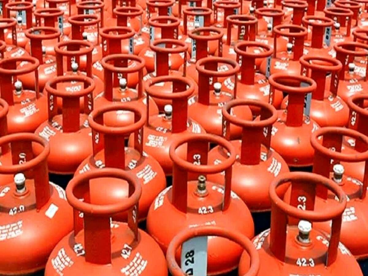LPG Price 27 October 2026: घरेलू गैस की नई रेट जारी, जानिए घरेलू और कमर्शियल सिलेंडर की कीमत