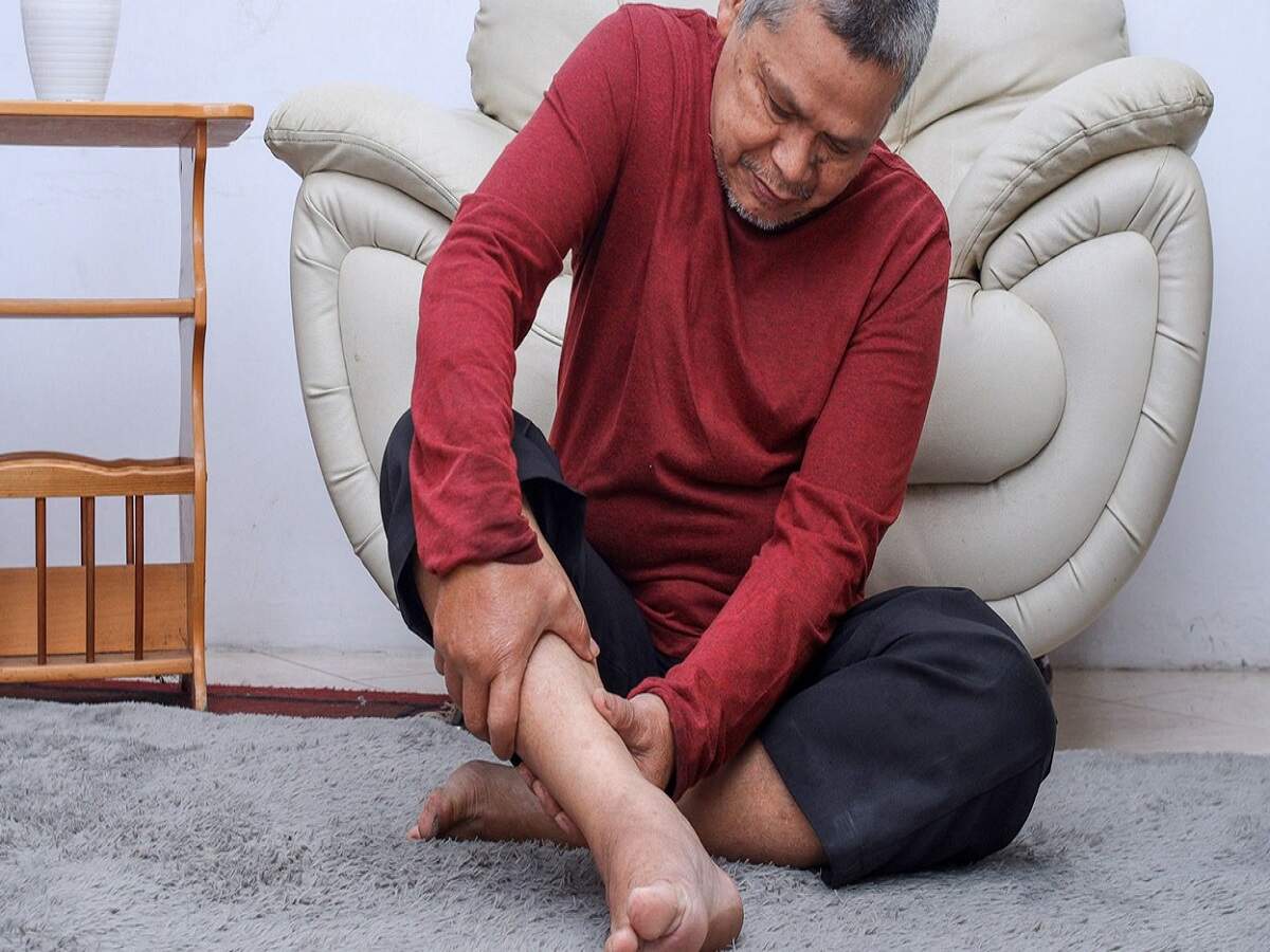 Health Tips: A deficiency of this vitamin in the body causes numbness in the legs—let’s find out the full details.