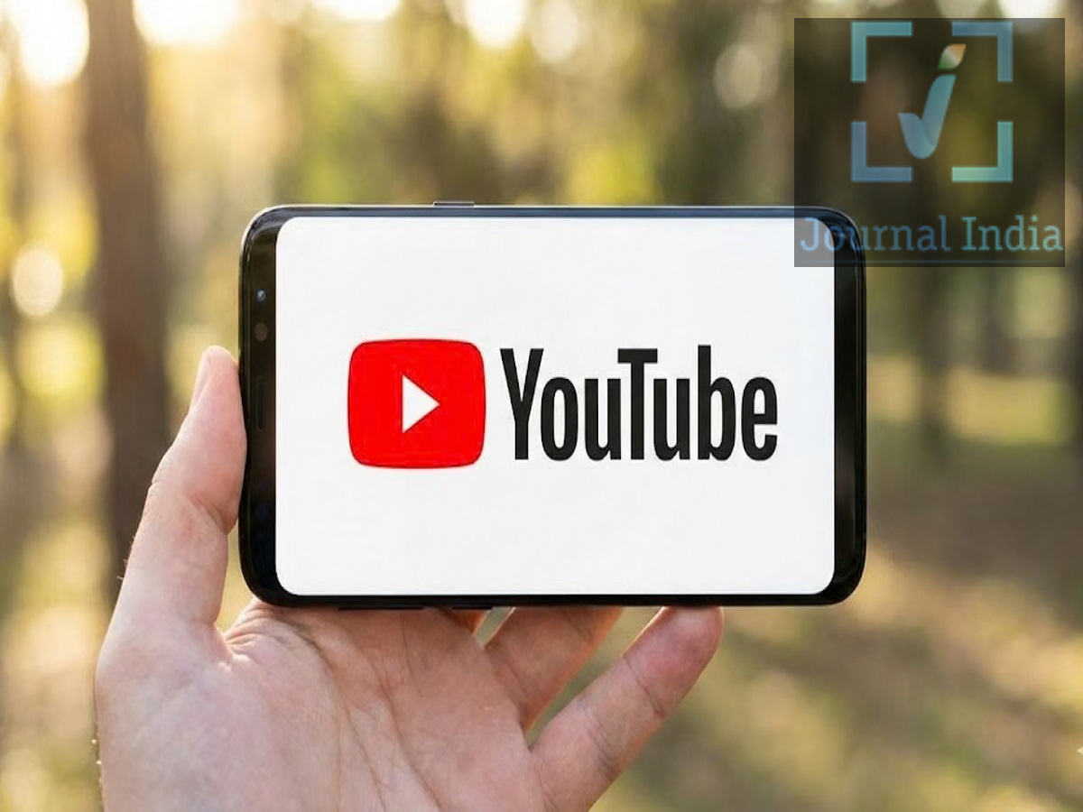 YouTube Update- YouTube वीडियो कम इंटरनेट में भी दिखेंगे साफ, जानिए AV2 टेक्नोलॉजी के बारे में दोस्तो आज के आधुनिक युग में यूट्यूब वीडियों देखने का सबसे लोकप्रिय ऐप हैं, लेकिन मजा जब किरकिरा हो जाचता हैं, उपयोगकर्ताओं हाई क्वालिटी में वीडियो देखने पर बहुत अधिक डेटा खर्च होना और इंटरनेट धीमा होने पर वीडियो का बफर होना। देखने के अनुभव को बेहतर बनाने के लिए, यूट्यूब 'AV2' नामक एक नई वीडियो कम्प्रेशन तकनीक अपनाने की तैयारी कर रहा है।  यह तकनीक 2027 तक यूट्यूब की वेबसाइट पर आ सकती है। हालाँकि, इसका उपलब्ध होना ब्राउज़र, सॉफ़्टवेयर और संगत डिवाइस (compatible devices) के सपोर्ट पर निर्भर करेगा। AV2 तकनीक क्या है? AV2 एक अगली पीढ़ी (next-generation) की वीडियो कम्प्रेशन तकनीक है, जिसे 'अलायंस फॉर ओपन मीडिया' (AOMedia) ने विकसित किया है। यह मौजूदा AV1 वीडियो कोडेक का अगला संस्करण है। इसे इस तरह डिज़ाइन किया गया है कि वीडियो की पिक्चर क्वालिटी से ज़्यादा समझौता किए बिना, वीडियो स्ट्रीम करने के लिए ज़रूरी डेटा की मात्रा को कम किया जा सके। यह तकनीक वीडियो फ़ाइलों को अधिक कुशलता से कम्प्रैस करती है, जिससे उन्हें कम बैंडविड्थ का उपयोग करके इंटरनेट पर भेजा जा सकता है। अनुमान है कि AV2, AV1 की तुलना में लगभग 25% से 32% बेहतर कम्प्रेशन क्षमता दे सकती है। हालाँकि, वास्तविक परिणाम वीडियो और एन्कोडिंग सेटिंग्स के आधार पर अलग-अलग हो सकते हैं। AV2 की मुख्य विशेषताएँ और लाभ 1. कम डेटा में बेहतर वीडियो क्वालिटी AV2 का लक्ष्य डेटा की खपत को कम करते हुए हाई-क्वालिटी वीडियो प्रदान करना है। यह उन उपयोगकर्ताओं के लिए विशेष रूप से फ़ायदेमंद हो सकता है जो अक्सर मोबाइल नेटवर्क पर वीडियो देखते हैं या जिनके पास सीमित इंटरनेट डेटा प्लान हैं। 2. धीमे इंटरनेट कनेक्शन पर कम बफरिंग वीडियो को अधिक कुशलता से ट्रांसमिट करके, AV2 धीमे इंटरनेट कनेक्शन पर भी वीडियो प्लेबैक को बेहतर बनाने में मदद कर सकता है। वास्तविक अनुभव नेटवर्क की गति, डिवाइस की क्षमताओं और वीडियो सेटिंग्स पर भी निर्भर करेगा। 3. 2027 में यूट्यूब पर लॉन्च होने की उम्मीद यूट्यूब 2027 की शुरुआत में अपनी वेबसाइट पर AV2 लाने की तैयारी कर रहा है। कंपनी ने बताया है कि 19 मार्च 2026 तक, उनके प्लेटफ़ॉर्म पर देखे जाने वाले 90% से अधिक वीडियो AV1 फ़ॉर्मैट में उपलब्ध थे। यूट्यूब के स्मार्टफोन ऐप और अन्य डिवाइस पर इसे कब पेश किया जाएगा, इसकी समय-सीमा अभी तय नहीं हुई है। 4. बेहतर मल्टी-व्यू स्ट्रीमिंग AV2 उन्नत स्ट्रीमिंग अनुभवों को भी सपोर्ट कर सकता है, जिसमें एक ही स्क्रीन पर कई वीडियो फ़ीड (video feeds) देखना शामिल है। बेहतर कम्प्रेशन तकनीक से मल्टी-व्यू कंटेंट और हाई-रिज़ॉल्यूशन वीडियो कॉन्फ्रेंसिंग के लिए बैंडविड्थ की ज़रूरत कम हो सकती है। क्या AV2 हर डिवाइस पर काम करेगा? नहीं। AV2 के लॉन्च होने के तुरंत बाद यूज़र्स इसका इस्तेमाल नहीं कर पाएंगे। इस तकनीक के लिए कम्पैटिबल हार्डवेयर, ब्राउज़र, सॉफ़्टवेयर और मीडिया प्लेयर की ज़रूरत होती है।