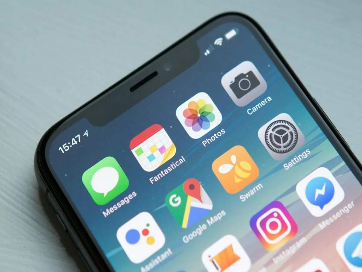 Smartphone Tips: Let's find out how a phone should be placed on a table.