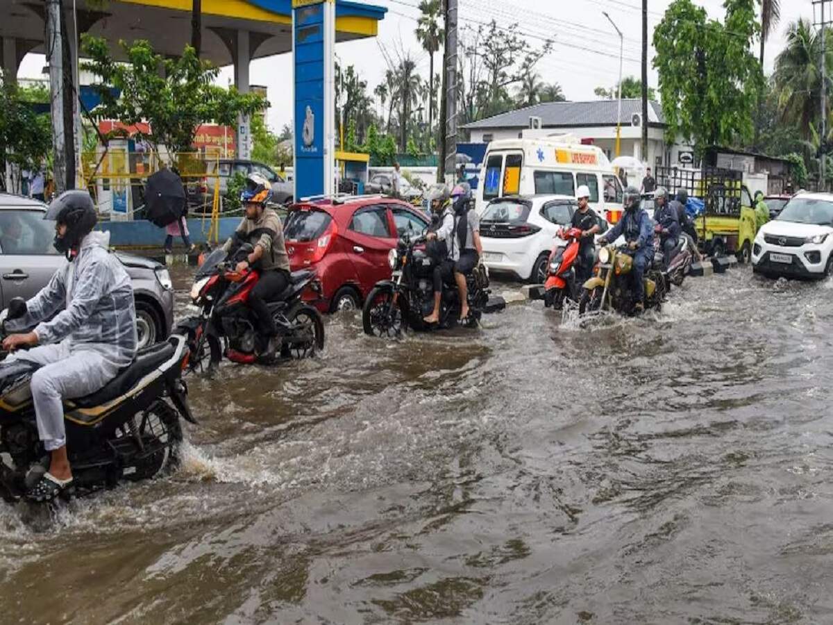 Weather Update: Heavy rain expected in 25 states; Meteorological Department issues 'Red Alert'.