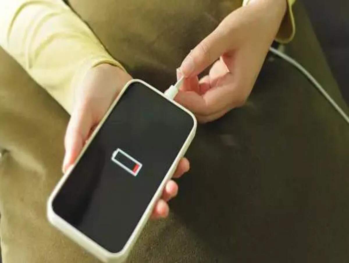 iPhone Battery Throttling: Why do older iPhones slow down? Find out how to boost their speed.