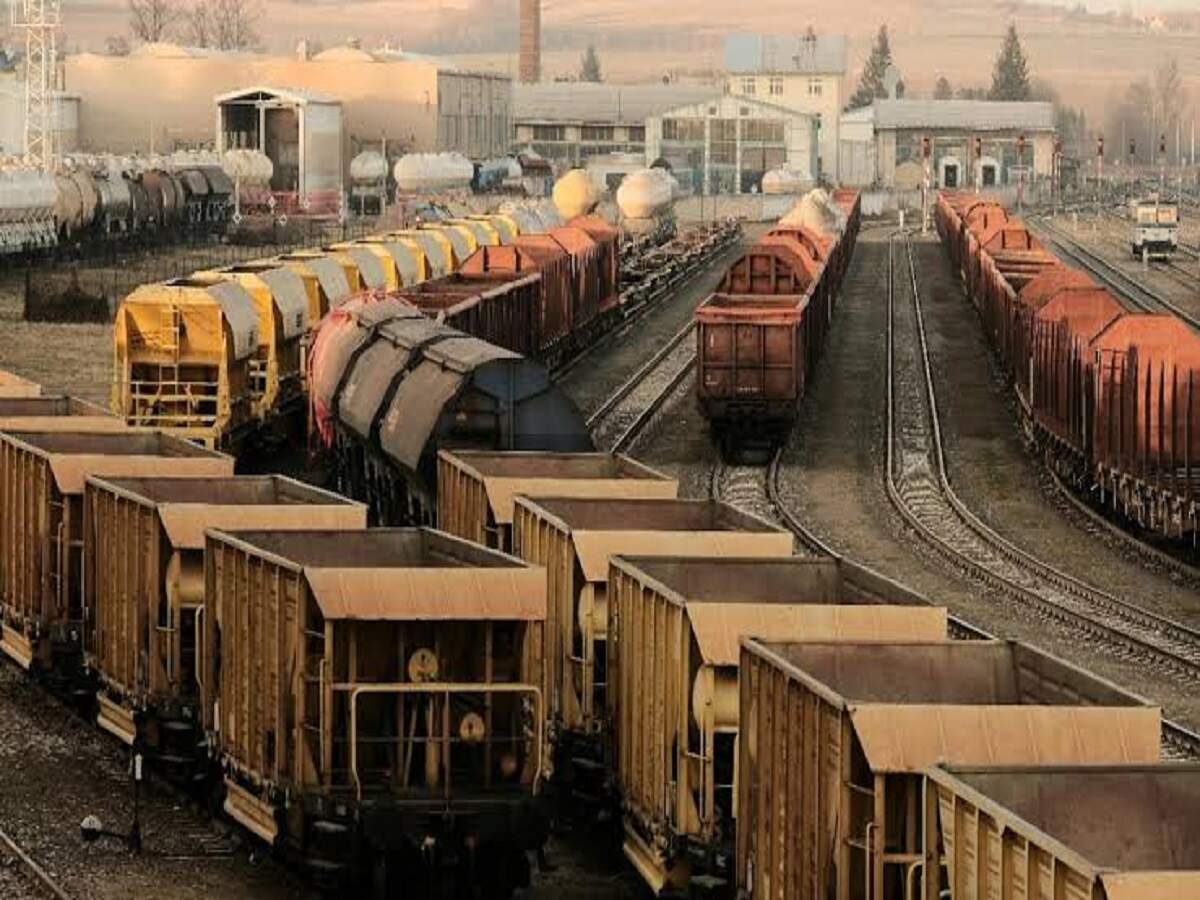 Railway Recruitment 2026: Recruitment announced for over 1,000 posts for youth in the Railway Department; here is how to apply.