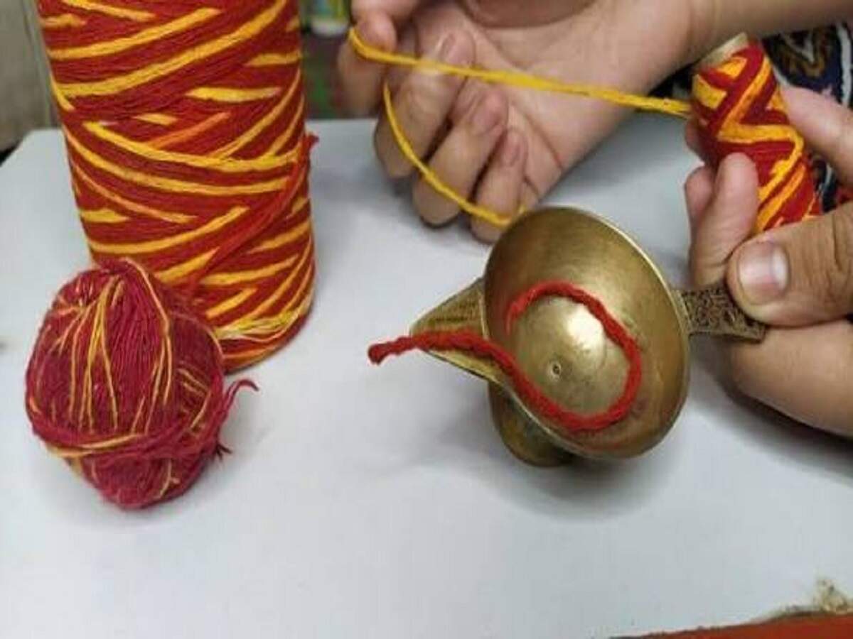 Jyotish Tips- Which wick is suitable for worship, cotton or Kalave, let us know.