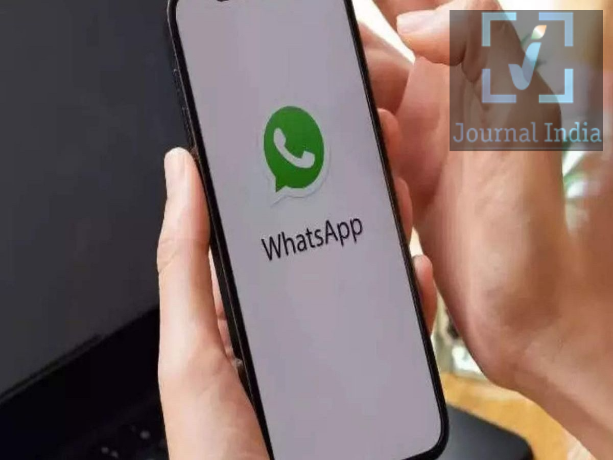 WhatsApp Update- Android यूजर्स के लिए खुशखबरी, बदलेगा व्हाट्सएप का अंदाज, iPhone जैसा नया नेविगेशन दोस्तो आज के आधुनिक युग में व्हाट्सएप दुनिया का सबसे पंसदीदा ऐप है, जिसके पूरी दुनिया में 4 अरब से ज्यादा यूजर्स हैं, अपने यूजर्स के लिए व्हाट्सएप नए नए फीचर लेकर आता है, ऐसे ही कंपनी Android ऐप में एक नए Bottom Navigation Bar की टेस्टिंग कर रही है। इसका डिजाइन कुछ हद तक iPhone पर मिलने वाले WhatsApp इंटरफेस जैसा दिखाई देगा। Android यूजर्स के लिए डिजाइन पूरी तरह iPhone जैसा नहीं होगा। WhatsApp इसमें Android के डिजाइन गाइडलाइंस को भी ध्यान में रखेगा। WhatsApp Android में क्या बदलेगा? WhatsApp Beta for Android के Version 2.26.38.10 में नए नेविगेशन डिजाइन की झलक देखने को मिली है। नए डिजाइन में नीचे दिया गया नेविगेशन बार पहले की तुलना में अलग दिखाई देगा। इसकी खास बातें हैं: Bottom Navigation Bar को Rounded Corners दिए जा सकते हैं। बार स्क्रीन पर एक Floating Navigation Bar जैसा नजर आएगा। Chats, Communities, Updates और Calls जैसे मुख्य सेक्शन नीचे ही उपलब्ध रहेंगे। इंटरफेस का फोकस सिर्फ सेक्शन की जगह बदलने के बजाय पूरे विजुअल डिजाइन को आधुनिक बनाने पर है। Light Theme में यह बदलाव ज्यादा स्पष्ट दिखाई दे सकता है। Dark Theme में बदलाव अपेक्षाकृत कम नजर आने की संभावना है। करीब तीन साल बाद फिर बदलेगा Navigation Bar WhatsApp ने Android ऐप में मुख्य सेक्शन को नीचे करीब तीन साल पहले शिफ्ट किया था। Beta version 2.23.10.6 के दौरान Chats, Communities, Updates और Calls को Bottom Navigation Bar में लाया गया था। अब कंपनी इसी नेविगेशन सिस्टम के डिजाइन को एक बार फिर बदलने की तैयारी करती दिखाई दे रही है। इस बार बदलाव में बार की शेप, टैब्स और पूरे इंटरफेस के विजुअल लुक पर ज्यादा ध्यान दिया गया है। iPhone जैसा डिजाइन, लेकिन Android का टच बरकरार नया WhatsApp Android इंटरफेस iPhone पर मौजूद WhatsApp के Floating Tab Bar से मिलता-जुलता हो सकता है। iOS पर इस तरह के बदलाव Apple की Liquid Glass डिजाइन भाषा से जुड़े अपडेट्स के दौरान देखने को मिले हैं। हालांकि, Android वर्जन में WhatsApp पूरी तरह iOS डिजाइन की कॉपी नहीं करेगा। Android के लिए Google की डिजाइन गाइडलाइंस को ध्यान में रखते हुए इंटरफेस तैयार किया जा रहा है। अभी सभी यूजर्स के लिए उपलब्ध नहीं नया Bottom Navigation Bar फिलहाल Internal Development में बताया जा रहा है। यह अभी सभी WhatsApp Beta यूजर्स के लिए उपलब्ध नहीं है। WhatsApp ने यह भी पुष्टि नहीं की है कि नया डिजाइन आम Android यूजर्स के लिए कब जारी किया जाएगा। इसलिए फिलहाल इसे टेस्टिंग में चल रहा फीचर ही माना जा रहा है। WhatsApp Business के लिए Meta ला रहा है AI टूल WhatsApp के इंटरफेस अपडेट के अलावा Meta ने Business यूजर्स और डेवलपर्स के लिए भी एक नया AI आधारित टूल पेश किया है। 15 सितंबर को Meta for Developers ब्लॉग के जरिए कंपनी ने WhatsApp Business Tools MCP की घोषणा की। इस टूल की मदद से AI Coding Tools जैसे Claude, Cursor, Codex और ChatGPT को WhatsApp Business Platform के साथ इंटीग्रेट किया जा सकता है। इसका मुख्य उद्देश्य WhatsApp Business अकाउंट सेटअप की प्रक्रिया को आसान बनाना है। AI से आसान होगा WhatsApp Business Setup Meta के मुताबिक, WhatsApp Business Tools MCP की मदद से AI Agent कई जरूरी सेटअप कार्यों में सहायता कर सकता है, जैसे: WhatsApp Business Account बनाने में मदद। फोन नंबर जोड़ना और Verify करना। नंबर को Cloud API के साथ Register करना। WhatsApp की जरूरी Terms of Service प्रक्रिया पूरी करना। Business Verification जैसी लंबित प्रक्रियाओं की जानकारी देना। Payment Method से जुड़ी Pending Tasks की पहचान करना। Authentication और Permissions की जांच करना। सेटअप पूरा होने से पहले जरूरी कमियों की पहचान करना। डेवलपर्स को Facebook Login for Business के जरिए साइन इन करना होगा और आवश्यक Permissions देनी होंगी। Meta के अनुसार, Account Settings में बदलाव केवल Authenticated User ही कर सकता है।