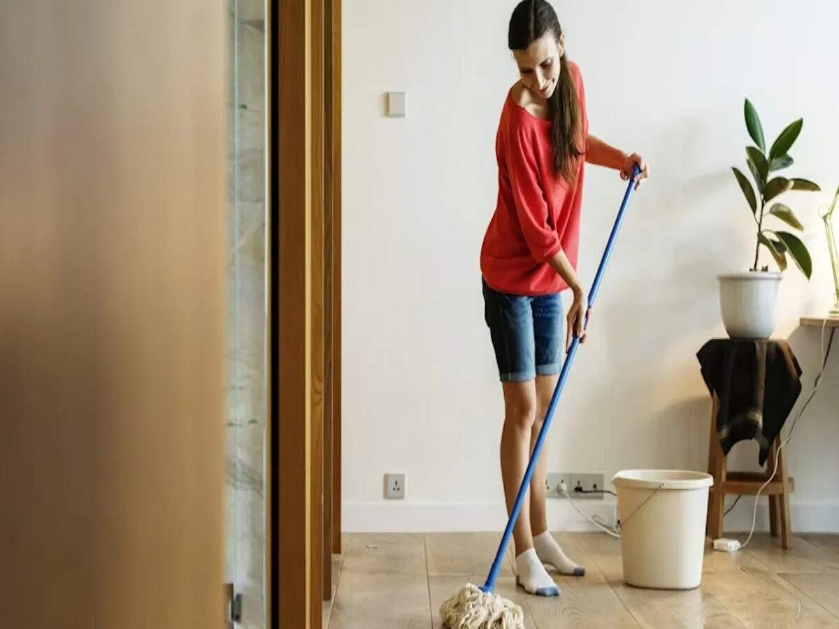 Vastu Tips – Find out the best time to mop your home according to Vastu.
