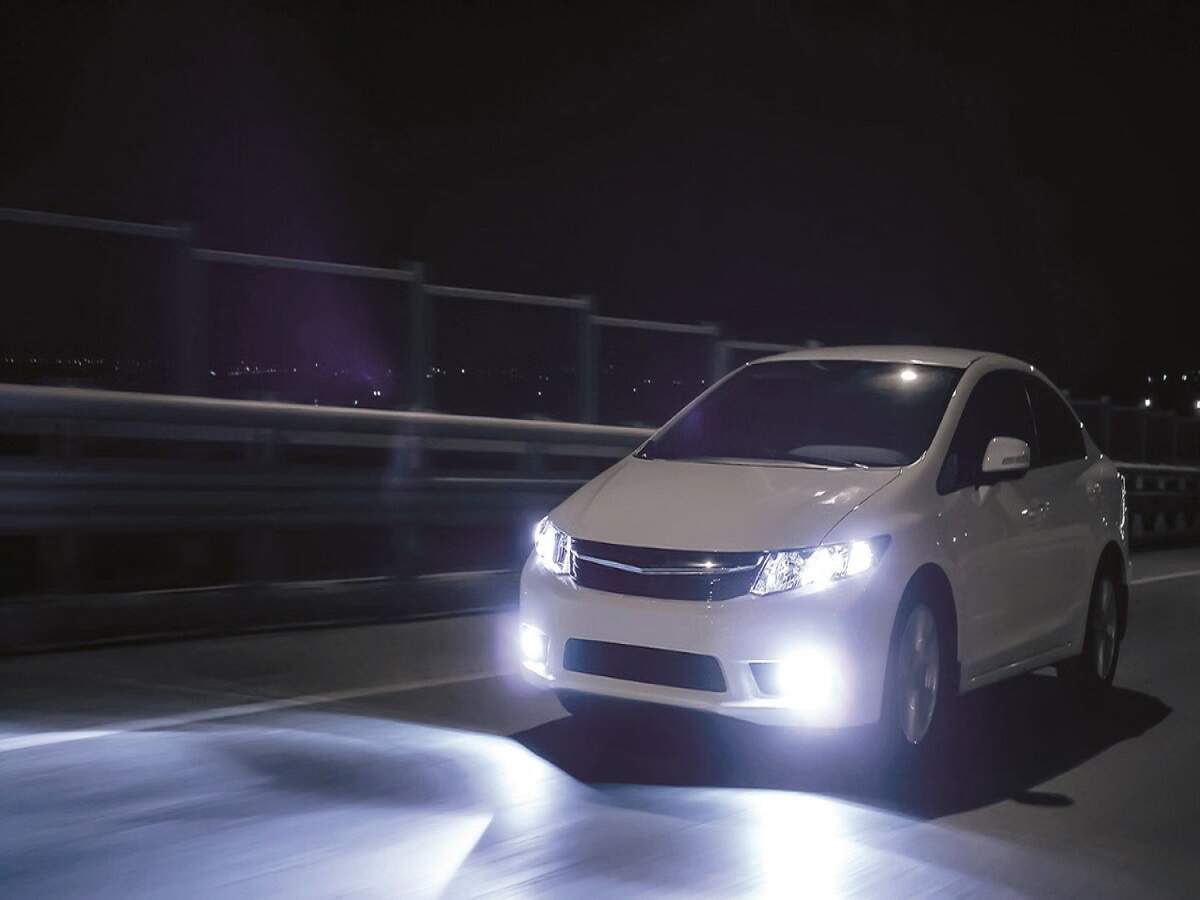 High Beam – Here is how to use the high beam while driving on the highway.