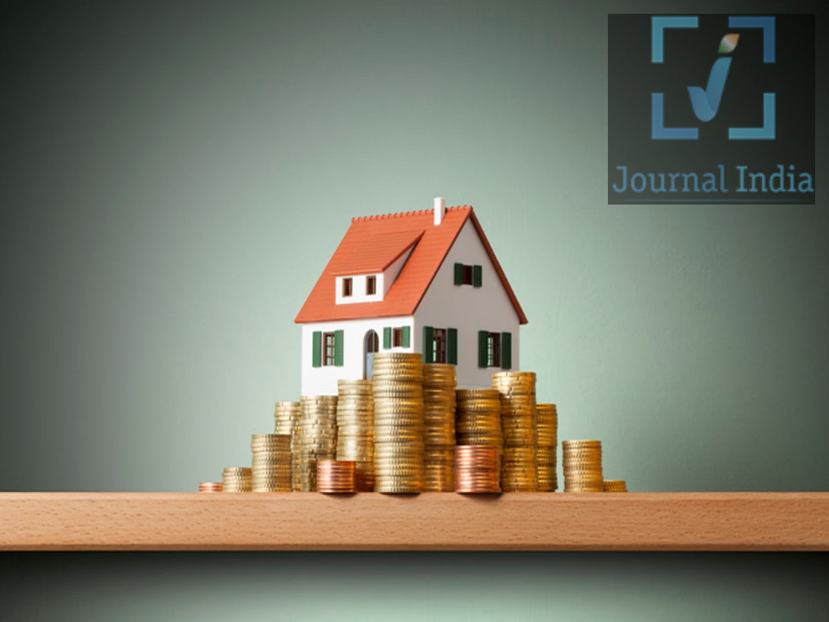 Property Tips- कोई प्रॉपर्टी खरीदने के लिए जांच लिए डिजिटल रेटिंग, जानिए इसका तरीका दोस्तो आज के इस महंगाई के जमाने में किसी इंसान के लिए घर, फ्लैट, ऑफिस या दुकान खरीदते या किराए पर लेते समय सिर्फ लोकेशन और कीमत देखना ही काफी नहीं है। मोबाइल नेटवर्क, कॉल क्वालिटी और इंटरनेट कनेक्टिविटी भी बेहद जरूरी हो गई है।  इसी समस्या को ध्यान में रखते हुए टेलीकॉम रेगुलेटरी अथॉरिटी ऑफ इंडिया (TRAI) ने Digital Connectivity Rating (DCR) प्लेटफॉर्म शुरू किया है। इसके जरिए किसी प्रॉपर्टी की डिजिटल कनेक्टिविटी की स्थिति को रेटिंग के माध्यम से जाना जा सकेगा। क्या है Digital Connectivity Rating? Digital Connectivity Rating यानी DCR एक ऐसी व्यवस्था है, जिसके तहत किसी घर, बिल्डिंग, हाउसिंग सोसाइटी, ऑफिस, मॉल या दुकान की डिजिटल कनेक्टिविटी का आकलन किया जाएगा। इससे प्रॉपर्टी खरीदने या किराए पर लेने वाले लोगों को यह समझने में मदद मिल सकती है कि संबंधित जगह पर अलग-अलग टेलीकॉम कंपनियों का नेटवर्क और इंटरनेट कनेक्शन कैसा है। कैसे काम करेगा DCR सिस्टम? TRAI के प्लेटफॉर्म पर Digital Connectivity Rating Agencies (DCRAs) रजिस्टर्ड होंगी। प्रॉपर्टी मालिक अपनी बिल्डिंग या परिसर की डिजिटल कनेक्टिविटी रेटिंग के लिए आवेदन कर सकेंगे। इसके बाद रजिस्टर्ड एजेंसी प्रॉपर्टी में विभिन्न कनेक्टिविटी पैरामीटर की जांच करेगी और उसके आधार पर रेटिंग व सर्टिफिकेट जारी करेगी। इस प्रक्रिया में मुख्य रूप से इन चीजों की जांच की जाएगी: बिल्डिंग के अंदर मोबाइल नेटवर्क कवरेज अलग-अलग टेलीकॉम ऑपरेटर की वॉयस कॉल क्वालिटी मोबाइल इंटरनेट की कनेक्टिविटी Wi-Fi की उपलब्धता और प्रदर्शन फाइबर ब्रॉडबैंड कनेक्टिविटी अलग-अलग कंपनियों के कनेक्शन की स्थिरता पूरे परिसर में नेटवर्क की निरंतरता QR कोड से भी देख सकेंगे रिपोर्ट DCR के तहत रेटेड प्रॉपर्टी के लिए डिजिटल रेटिंग सर्टिफिकेट जारी किया जाएगा। इसमें QR कोड भी दिया जा सकता है, जिसके जरिए ग्राहक संबंधित प्रॉपर्टी की डिजिटल कनेक्टिविटी रिपोर्ट की जानकारी देख सकेंगे। इससे घर या दुकान लेने से पहले नेटवर्क से जुड़ी जानकारी प्राप्त करना आसान हो सकता है। किन लोगों के लिए उपयोगी होगा यह सिस्टम? नया घर या फ्लैट खरीदने वाले लोग किराए पर मकान लेने वाले लोग दुकान या ऑफिस लेने वाले कारोबारी हाउसिंग सोसाइटी के निवासी बिल्डर और प्रॉपर्टी मालिक मॉल और कमर्शियल कॉम्प्लेक्स संचालक ऑफिस या वर्कस्पेस तलाशने वाले लोग TRAI की निगरानी में होगी रेटिंग प्रक्रिया TRAI के अनुसार, डिजिटल कनेक्टिविटी रेटिंग की प्रक्रिया की निगरानी नियामक स्तर पर की जाएगी। यदि कोई रजिस्टर्ड एजेंसी गलत रेटिंग जारी करती है या निर्धारित नियमों का उल्लंघन करती है, तो उसके खिलाफ कार्रवाई की जा सकती है और उसकी रजिस्ट्रेशन प्रक्रिया रद्द की जा सकती है। प्रॉपर्टी खरीदने से पहले क्यों जरूरी है नेटवर्क चेक करना? आज मोबाइल और इंटरनेट का इस्तेमाल बैंकिंग, ऑनलाइन काम, पढ़ाई, वीडियो कॉल, डिजिटल पेमेंट और मनोरंजन सहित कई जरूरी कामों के लिए होता है। ऐसे में किसी प्रॉपर्टी की डिजिटल कनेक्टिविटी भी उसकी उपयोगिता का महत्वपूर्ण हिस्सा बन गई है।