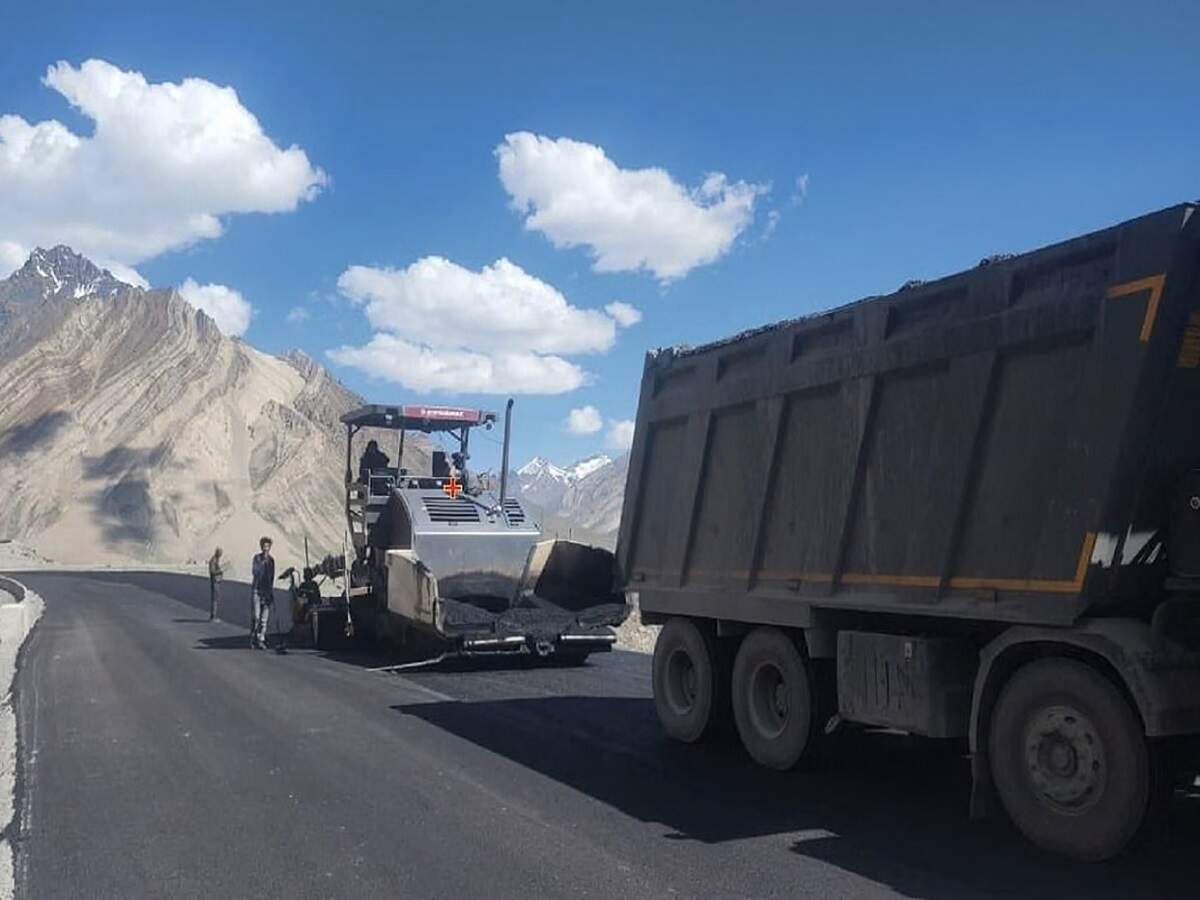 NHAI Rules: Strict directives from NHAI—potholes on highways must be repaired within 3 days.