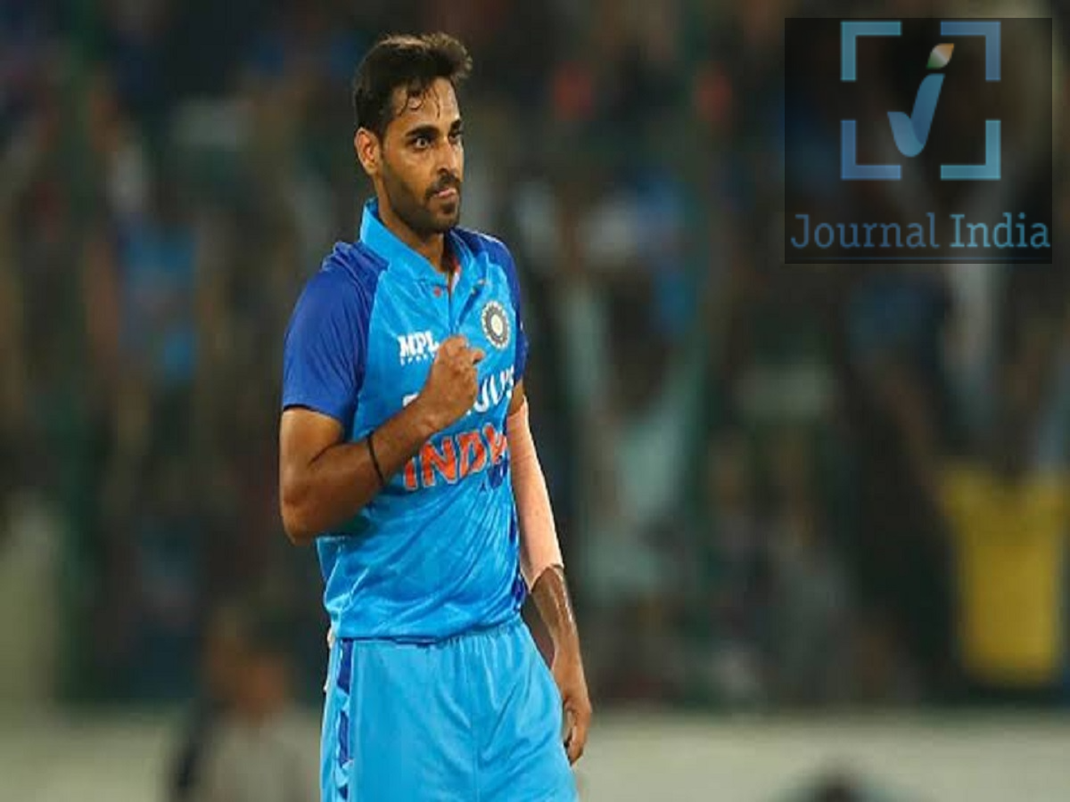 Sports News- अफगानिस्तान के खिलाफ टी-20 में वापसी हो सकती हैं भुवनेश्वर कुमार की, जानिए और किसे मिलेगा मौका दोस्तो 13 सितंबर से भारत और अफगानिस्तान के बीच 13 सितंबर से T20 सीरीज शुरू होने वाली है। जिसके लिए इंडिया के स्क्वॉड का ऐलान जल्द होने की उम्मीद है। ऐसे में सबसे ज्यादा चर्चा तेज गेंदबाजों को लेकर है। शानदार फॉर्म में चल रहे भुवनेश्वर कुमार और कार्तिक त्यागी ने UP T20 League में अपने प्रदर्शन से चयनकर्ताओं का ध्यान खींचा है, आइए जानते हैं क्या मिलेगा इन्हें मौका-  भुवनेश्वर कुमार की हो सकती है वापसी भुवनेश्वर कुमार ने 22 नवंबर 2022 को टीम इंडिया के लिए अपना आखिरी T20 मैच खेला था। इसके बाद से वह राष्ट्रीय टीम से बाहर हैं, लेकिन हालिया प्रदर्शन के कारण उनकी वापसी की चर्चा तेज हो गई है। UP T20 League में 6 मैचों में 4 विकेट। इकॉनमी रेट सिर्फ 6.55। टूर्नामेंट में अब तक सबसे ज्यादा 2 मेडन ओवर। लीग में करीब 400 डॉट बॉल डाल चुके हैं। IPL इतिहास में उनके नाम 1,940 डॉट बॉल हैं, जो किसी भी गेंदबाज द्वारा सबसे ज्यादा हैं। IPL 2026 में RCB को चैंपियन बनाने में अहम भूमिका निभाते हुए 28 विकेट लिए। भुवनेश्वर की सबसे बड़ी ताकत उनकी सटीक लाइन-लेंथ और शुरुआती ओवरों में रन रोकने की क्षमता रही है। ऐसे में अफगानिस्तान के खिलाफ उन्हें अनुभव के आधार पर मौका मिल सकता है। कार्तिक त्यागी की रफ्तार ने खींचा ध्यान युवा तेज गेंदबाज कार्तिक त्यागी भी UP T20 League में लगातार प्रभाव छोड़ रहे हैं। उन्होंने 5 मैचों में 8 विकेट हासिल किए हैं और उनका इकॉनमी रेट 6.77 रहा है। त्यागी की सबसे बड़ी खासियत उनकी तेज गति है। गोरखपुर लायंस के खिलाफ 153.6 km/h की रफ्तार से गेंद फेंकी। इसी गेंद पर प्रिंस यादव का विकेट हासिल किया। नोएडा किंग्स के खिलाफ 149 km/h की तेज यॉर्कर से शौर्य सिंह का मिडिल स्टंप उखाड़ दिया। लगातार तेज गेंदबाजी और विकेट लेने की क्षमता से उन्होंने चयनकर्ताओं के सामने अपना दावा मजबूत किया है। क्या दोनों गेंदबाजों को मिलेगा मौका? अफगानिस्तान के खिलाफ T20 सीरीज के लिए टीम इंडिया का चयन जल्द होने वाला है। भुवनेश्वर कुमार का अनुभव और कार्तिक त्यागी की रफ्तार&mdash;दोनों ही टीम के लिए अलग-अलग तरह के विकल्प उपलब्ध करा सकते हैं। हालांकि अंतिम फैसला चयनकर्ताओं का होगा, लेकिन मौजूदा फॉर्म को देखते हुए दोनों तेज गेंदबाजों को टीम में शामिल किए जाने की संभावना पर चर्चा जरूर तेज हो गई है।