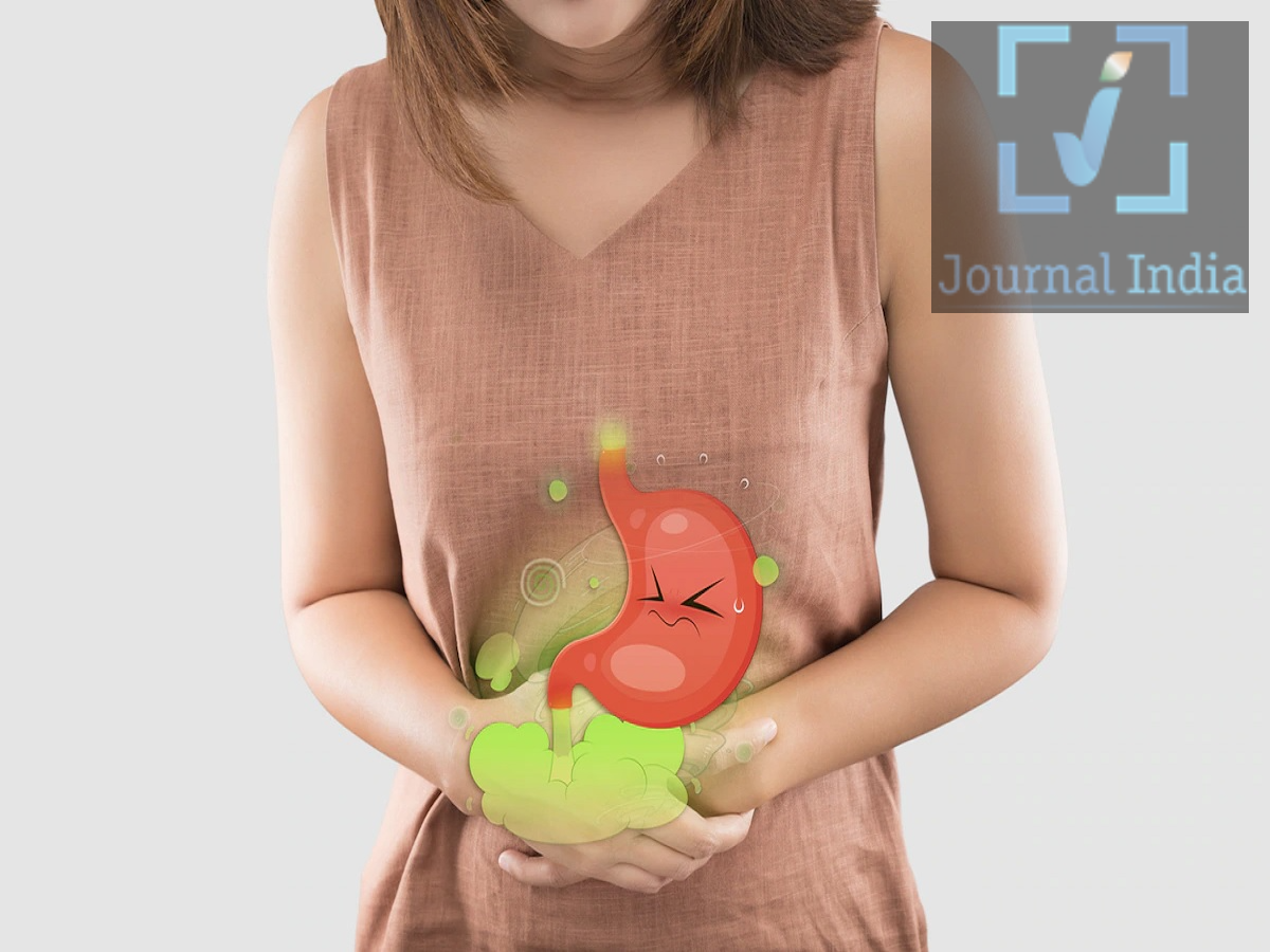 Health Tips- क्या आप ब्लोटिंग से परेशान हैं, तो अपनाएं ये घरेलू नुस्खें दोस्तो अक्सर हम अपना मूड सही और मुंह का स्वाद सही करने के लिए भारी, तैलीय या मसालेदार खाना खा लेते हैं, जिसकी वजह से गैस, पेट फूलना, पेट में ऐंठन और भारीपन महसूस हो सकता है। पाचन से जुड़ी ये समस्याएं परेशानी पैदा कर सकती हैं, खासकर त्योहारों के मौसम में जब लोग सामान्य से ज़्यादा खाते हैं। अच्छी बात यह है कि रसोई में आसानी से मिलने वाली चीज़ों से बने कुछ आसान घरेलू नुस्खे पाचन से जुड़ी हल्की-फुल्की परेशानी को कम करने में मदद कर सकते हैं। आइए जानते हैं किन चीजों का करें सेवन 1. जीरा, अजवाइन और काली मिर्च का पाउडर भारतीय घरों में पाचन को बेहतर बनाने के लिए जीरा, अजवाइन और काली मिर्च का इस्तेमाल आम तौर पर किया जाता है। - एक पैन में थोड़ी मात्रा में जीरा, अजवाइन और 4-5 काली मिर्च के दाने डालकर सूखा भून लें। - इन चीज़ों को पीसकर बारीक पाउडर बना लें और इसमें थोड़ा काला नमक मिलाएं। - अगर आपको सूट करे, तो गुनगुने पानी के साथ थोड़ी मात्रा में लें। - स्वाद बढ़ाने के लिए आप इस मिश्रण को अपने खाने पर भी छिड़क सकते हैं। बहुत ज़्यादा मात्रा में सेवन करने से बचें, क्योंकि तेज़ मसाले कुछ लोगों के पेट में जलन पैदा कर सकते हैं। 2. पाचन संबंधी परेशानी के लिए हींग गैस और पेट फूलने की समस्या को ठीक करने के लिए पारंपरिक रूप से हींग का इस्तेमाल किया जाता है। कुछ घरों में थोड़ी सी हींग को गुनगुने पानी में मिलाकर नाभि के आसपास लगाया जाता है, हालांकि इस तरीके के समर्थन में सीमित सबूत ही मौजूद हैं। - खाना बनाते समय थोड़ी मात्रा में हींग का इस्तेमाल करें। - नाभि पर लगाने को ही पक्का इलाज न मानें। - अगर आपको दस्त या पाचन से जुड़ी कोई और समस्या है, तो असरदार घरेलू नुस्खे आज़माने से पहले किसी हेल्थकेयर प्रोफेशनल से सलाह लें। 3. मेथी और सौंफ की चाय पारंपरिक रूप से पाचन को बेहतर बनाने वाले नुस्खों में मेथी और सौंफ का बड़े पैमाने पर इस्तेमाल किया जाता है। - एक कप पानी में आधा-आधा चम्मच मेथी दाना और सौंफ डालें। - कुछ मिनट तक उबालें और पानी को छान लें। - पीने से पहले इसे थोड़ा ठंडा होने दें। - बहुत ज़्यादा काला नमक न डालें, खासकर अगर आपको सोडियम का सेवन कम करना हो। 4. नींबू और जीरे का पानी यह ताज़गी देने वाला ड्रिंक पाचन से जुड़ी हल्की-फुल्की परेशानी के लिए एक और पारंपरिक उपाय है। - जीरे को सूखा भून लें और पीसकर पाउडर बना लें। - एक गिलास पानी में आधा चम्मच मिलाएं। - थोड़ा नींबू का रस और अगर चाहें तो थोड़ा काला नमक मिलाएं। - ज़्यादा स्वाद के लिए पुदीने की पत्तियां भी मिलाई जा सकती हैं। अगर आपको एसिडिटी या एसिड रिफ्लक्स की समस्या है, तो नींबू का रस आपके लक्षणों को और बढ़ा सकता है। 5. अदरक और नींबू की चाय अदरक की चाय कुछ लोगों को पाचन से जुड़ी हल्की-फुल्की दिक्कतों, जैसे जी मिचलाना और पेट फूलने में राहत दे सकती है। - लगभग 1&ndash;1.5 इंच लंबा अदरक का टुकड़ा कूट लें। - इसे एक कप पानी में डालें और कुछ मिनट तक उबालें। - पानी को छान लें और उसमें थोड़ा नींबू का रस मिलाएं। - इसे गर्म-गर्म धीरे-धीरे पिएं।