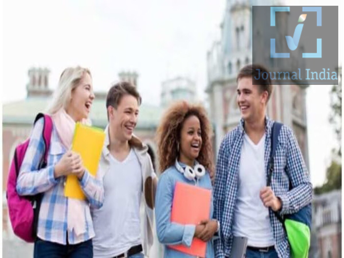 Education News- किस देश में मिलती हैं सबसे सस्ती शिक्षा, आइए जानें दोस्तो भारतीय स्टूडेंट्स का विदेश में पढ़ाई करने का सपना रहता हैं, लेकिन बाहर पढ़ाई और रहने-सहने का ज़्यादा खर्च इसे मुश्किल बना सकता है। कई देश सस्ती हायर एजुकेशन देते हैं, खासकर सरकारी यूनिवर्सिटीज़ में। जर्मनी, नॉर्वे, फ्रांस और इटली ऐसे देश हैं जहाँ छात्र अक्सर कम ट्यूशन फीस के लिए जाते हैं। आइए जानते हैं किस देश में मिलती हैं सस्ती शिक्षा-  1. जर्मनी में सस्ती हायर एजुकेशन मिलती है जर्मनी उन इंटरनेशनल छात्रों के लिए एक लोकप्रिय जगह है जो सस्ती शिक्षा चाहते हैं। कई सरकारी यूनिवर्सिटीज़ योग्य छात्रों और खास प्रोग्राम्स के लिए कम या कोई ट्यूशन फीस नहीं लेती हैं। छात्रों को आम तौर पर सेमेस्टर कॉन्ट्रिब्यूशन देना पड़ता है। रहने, खाने, ट्रांसपोर्ट और रहने-सहने के दूसरे खर्चों को बजट में शामिल करना ज़रूरी है। ट्यूशन फीस के नियम यूनिवर्सिटी, कोर्स और छात्र की स्थिति के आधार पर अलग-अलग हो सकते हैं। 2. नॉर्वे में कम ट्यूशन फीस वाले विकल्प हैं नॉर्वे हमेशा से कुछ सरकारी संस्थानों में कम या बिना ट्यूशन फीस के शिक्षा देने के लिए जाना जाता रहा है। ट्यूशन फीस की ज़रूरतें यूनिवर्सिटी और छात्र की कैटेगरी पर निर्भर करती हैं। इंटरनेशनल छात्रों को अप्लाई करने से पहले फीस के लेटेस्ट नियमों को देख लेना चाहिए। नॉर्वे में रहने-सहने का खर्च काफ़ी ज़्यादा हो सकता है। रहना, खाना और ट्रांसपोर्ट कुल बजट के ज़रूरी हिस्से हैं। 3. फ्रांस में सस्ती सरकारी यूनिवर्सिटीज़ के विकल्प हैं फ्रांस एक और देश है जिस पर छात्र सस्ती हायर एजुकेशन के लिए विचार कर सकते हैं।  कुछ सरकारी संस्थान काफ़ी सस्ती ट्यूशन फीस देते हैं। कोर्स, यूनिवर्सिटी और छात्र की स्थिति के आधार पर फीस अलग-अलग हो सकती है। छात्रों को रहने और रोज़मर्रा के खर्चों का भी ध्यान रखना चाहिए। योग्य छात्रों के लिए स्कॉलरशिप और आर्थिक मदद मिल सकती है। 4. इटली में बजट के अनुकूल पढ़ाई के मौके हैं इटली सरकारी यूनिवर्सिटीज़ में अलग-अलग ट्यूशन फीस स्ट्रक्चर के साथ हायर एजुकेशन के मौके देता है। ट्यूशन फीस यूनिवर्सिटी, कोर्स और आर्थिक स्थिति पर निर्भर कर सकती है। कुछ छात्र आर्थिक मदद या स्कॉलरशिप के लिए योग्य हो सकते हैं। अलग-अलग शहरों में रहने-सहने का खर्च काफ़ी अलग-अलग होता है। यूनिवर्सिटी के हिसाब से एडमिशन और फीस की ज़रूरतों को जानना ज़रूरी है। 5. ट्यूशन फीस ही एकमात्र खर्च नहीं है छात्रों को सिर्फ़ ट्यूशन फीस के आधार पर किसी देश को नहीं चुनना चाहिए। विदेश में पढ़ाई के कुल खर्च में ये चीज़ें भी शामिल होती हैं: रहना: किराया, हॉस्टल का खर्च और यूटिलिटी बिल। खाना: रोज़ का खाना और किराने का सामान। ट्रांसपोर्ट: लोकल यात्रा और कभी-कभी लंबी दूरी की यात्रा। वीज़ा का खर्च: एप्लीकेशन फ़ीस और उससे जुड़े दूसरे खर्च। हेल्थ इंश्योरेंस: ज़रूरतें देश और स्टूडेंट की कैटेगरी के हिसाब से अलग-अलग हो सकती हैं। पढ़ाई का सामान: किताबें, उपकरण और पढ़ाई से जुड़ी दूसरी ज़रूरी चीज़ें। 6. अप्लाई करने से पहले कुल खर्च की तुलना करें हो सकता है कि किसी देश में ट्यूशन फ़ीस कम हो, लेकिन वहां रहने का खर्च ज़्यादा होने की वजह से वह महंगा पड़ सकता है। स्टूडेंट्स को पूरे साल के बजट की तुलना करनी चाहिए, जिसमें यूनिवर्सिटी की फ़ीस और रोज़मर्रा के खर्च शामिल हों।