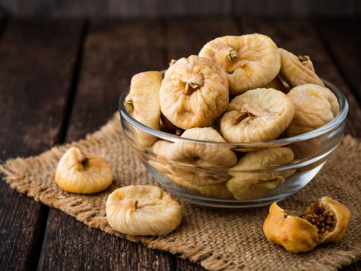 Health Tips – Which dry fruit is richer in vitamins and minerals: dates or figs? Let's find out.