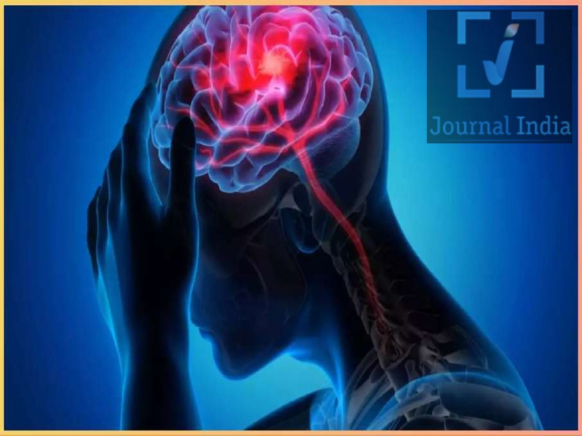 Health Tips- कम उम्र में भी हो सकता हैं स्ट्रोक, जानिए इसके शुरुआती लक्षण दोस्तो अगर हम हाल ही के सालों की बात करें तो स्ट्रोक की वजह से लाखों लोगों की जान गई हैं, जिनमें न केवल बुजुर्ग हैं, बल्कि यंग लोग भी शामिल हैं, पहले माना जाता था कि स्ट्रोक मुख्य रूप से बुजुर्गों को होता है, लेकिन यह युवाओं को भी प्रभावित कर सकता है। अस्वास्थ्यकर जीवनशैली, हाई ब्लड प्रेशर, डायबिटीज, मोटापा, धूम्रपान और शारीरिक गतिविधि की कमी इसके जोखिम को बढ़ा सकते हैं। डॉक्टरों का कहना है कि स्ट्रोक के लक्षणों को जल्दी पहचान कर तुरंत इलाज कराने से जान बचाई जा सकती है, आइए जानते हैं इन लक्षणों के बारे में-  ब्रेन स्ट्रोक क्या है और यह कैसे होता है? स्ट्रोक तब होता है जब मस्तिष्क के किसी हिस्से में रक्त की आपूर्ति रुक जाती है या मस्तिष्क की कोई रक्त वाहिका (blood vessel) फट जाती है। इसके परिणामस्वरूप, मस्तिष्क की कोशिकाओं को पर्याप्त ऑक्सीजन और पोषक तत्व नहीं मिल पाते, जिससे कुछ ही मिनटों में वे क्षतिग्रस्त हो जाती हैं। स्ट्रोक के शुरुआती संकेत क्या हैं? स्ट्रोक के इलाज में सबसे बड़ी चुनौतियों में से एक यह है कि लोग अक्सर शुरुआती लक्षणों को पहचान नहीं पाते या उन्हें कोई सामान्य या अस्थायी स्वास्थ्य समस्या समझ लेते हैं। इसके कुछ आम संकेत इस प्रकार हैं: चेहरे के एक हिस्से का अचानक लटक जाना या कमजोर हो जाना। शरीर के एक तरफ, जैसे कि हाथ या पैर में कमजोरी महसूस होना या सुन्न पड़ जाना। बोलने में कठिनाई होना या दूसरों की बात समझने में दिक्कत आना। अचानक संतुलन बिगड़ना, चक्कर आना या चलने-फिरने में परेशानी होना।  अचानक धुंधला दिखाई देना या आंखों की रोशनी चले जाना। अचानक बहुत ज्यादा उलझन महसूस होना या बहुत तेज सिरदर्द होना (खासकर कुछ विशेष प्रकार के स्ट्रोक में) अगर इनमें से कोई भी लक्षण अचानक दिखाई दे, तो तुरंत इमरजेंसी मेडिकल मदद लें। क्या युवाओं को भी स्ट्रोक हो सकता है? हां। हालांकि उम्र बढ़ने के साथ स्ट्रोक का खतरा आमतौर पर बढ़ जाता है, लेकिन युवा भी इससे सुरक्षित नहीं हैं। हाई ब्लड प्रेशर, डायबिटीज, मोटापा, धूम्रपान, शारीरिक रूप से सक्रिय न रहना और अन्य स्वास्थ्य समस्याएं इसके जोखिम को बढ़ा सकती हैं।  कभी-कभी, स्ट्रोक जैसे लक्षण कुछ ही मिनटों में गायब हो जाते हैं। लेकिन, इसका मतलब यह नहीं है कि खतरा टल गया है। ऐसे लक्षण 'ट्रांजिएंट इस्केमिक अटैक' (TIA) का संकेत हो सकते हैं, जिसे अक्सर 'मिनी-स्ट्रोक' कहा जाता है। यह भविष्य में आने वाले स्ट्रोक की चेतावनी हो सकता है। इसलिए, अगर लक्षण गायब भी हो जाएं, तो भी तुरंत मेडिकल जांच करवाना बहुत जरूरी है।