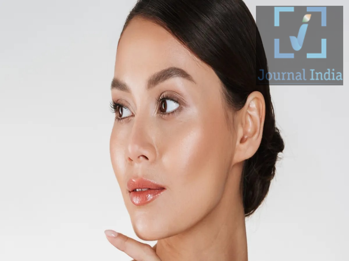 Skin Care Tips- खूबसूरत दिखने के लिए अपनाएं ये आसान तरीके, आइए जानें इनके बारे में दोस्तो दुनिया का हर इंसान खूबसूरत दिखना चाहता हैं इसके लिए वो ना जानें कितने ही जतन करता हैं, ऐसे में अगर आप शॉपिंग स्किन केयर प्रोडक्ट्स या सौंदर्य प्रसाधनों पर खर्च करना आम बात हैं। लेकिन कुछ आसान दैनिक अभ्यास और व्यक्तिगत हाइजीन का ध्यान आकर्षित करके आप अपनी पर्सनैलिटी और लुक को बेहतर बना सकते हैं। आइए जानते हैं पूरी डिटेल्स 1. अपनी त्वचा के अनुसार चेहरा साफ रखें स्वास्थ्य की सफाई-सफाई अच्छी व्यक्तिगत देखभाल का महत्वपूर्ण हिस्सा है। अपनी त्वचा टाइप के अनुसार ही अपने चेहरे की त्वचा को साफ करें। गंदगी हटाने का ध्यान। जरूरत से ज्यादा फेसवॉश या पेस्ट का इस्तेमाल न करें। 2. पर्याप्त पानी पंप और स्थिर आहार लें त्वचा और शरीर की सेहत के लिए रोजमर्रा की जिंदगी में नाश्ते और मांसपेशियां बनाना खतरनाक होता है। अपनी ज़रूरत के अनुसार पानी पिएं। फल, रसायन, प्रोटीन और अन्य यांत्रिक खाद्य पदार्थों को शामिल करें। वेजिटेबल फूड का सेवन सीमित स्थान। 3. सनस्क्रीन और पर्याप्त नींद का ध्यान रखें धूप में धूप से बचाव में मदद मिलती है। इसके साथ ही पर्याप्त नींद लेना भी जरूरी है। आउट-ऑफ़-टाइम ब्रॉड-स्पेक्ट्रम सनस्क्रीन। अपनी त्वचा और एसोसिएशन के अनुसार इसे प्राप्त करें। प्रतिदिन लगभग 7-9 घंटे की नींद लेने का प्रयास करें।  4. बालों को साफ और अच्छी तरह से सजाएं अच्छे बाल हाई जीन से आपका पूरा लुक बेहतर हो सकता है। अपने स्कैल्प और बालों की ज़रूरत के अनुसार उन्हें साफ रखें। नियमित रूप से बालों को शेक करें और हेयरस्टाइल बनाएं। अपनी पसंद और व्यक्तित्व के अनुसार ग्रूमिंग पर ध्यान दें। 5. साफ़ा और डिज़ाइन वाले मुलायम खिलौने अच्छा दिखने के लिए आपके फ्लैट की कीमत से लेकर उनकी सफाई, फिटिंग और पर्सनैलिटी के साथ उनका मेल मतलब है। साफा और साबुन सुपरमार्केट। अपने शरीर के अनुसार आरामदायक मशीनरी चुनें। ऐसे रंग स्टाइल और चुनें, जिनमें आपको सहजता महसूस हो। 6. रोजमर्रा की जिंदगी का आनंद लें शारीरिक रूप से सक्रिय रहना आपकी ओवरऑल स्वास्थ्य और ऊर्जा के लिए लाभदायक है। रोज़ाना घूमना, सुपरमार्केट या होटल यात्राएँ। लंबे समय तक लगातार बैठे रहने से। अपनी क्षमता और फिटनेस के अनुसार कार्यकलाप चुनें। 7. चेहरे को बार-बार मंदी से बचाया जाता है बार-बार चेहरे को छूने से हाथों की त्वचा और त्वचा के संपर्क में आ सकते हैं। बिना किसी ज़रूरत के मरीज़ को गोद लेना। चेहरे पर बहुत से सारे उत्पाद एक साथ इस्तेमाल नहीं किये जा सकते। अपनी त्वचा की ज़रूरत के अनुसार ही त्वचा की देखभाल रूटीन अपनाएं। 8. अपनी त्वचा और शरीर के अनुसार दिनचर्या निर्धारित करें  हर व्यक्ति की त्वचा और शरीर की ज़रूरतें अलग-अलग हो सकती हैं। इसलिए किसी दूसरे की दिनचर्या को बिना सोचे-समझे अपनाने के बजाय अपनी जरूरत के मुताबिक आदतें अपनाएं।