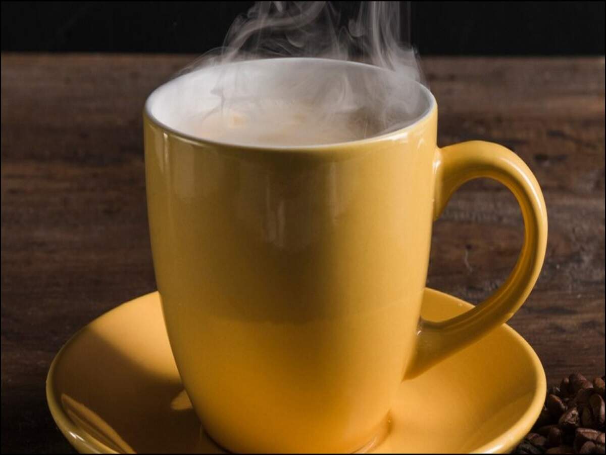 Health Tips: You should never drink coffee or tea on an empty stomach; find out about the harmful effects.
