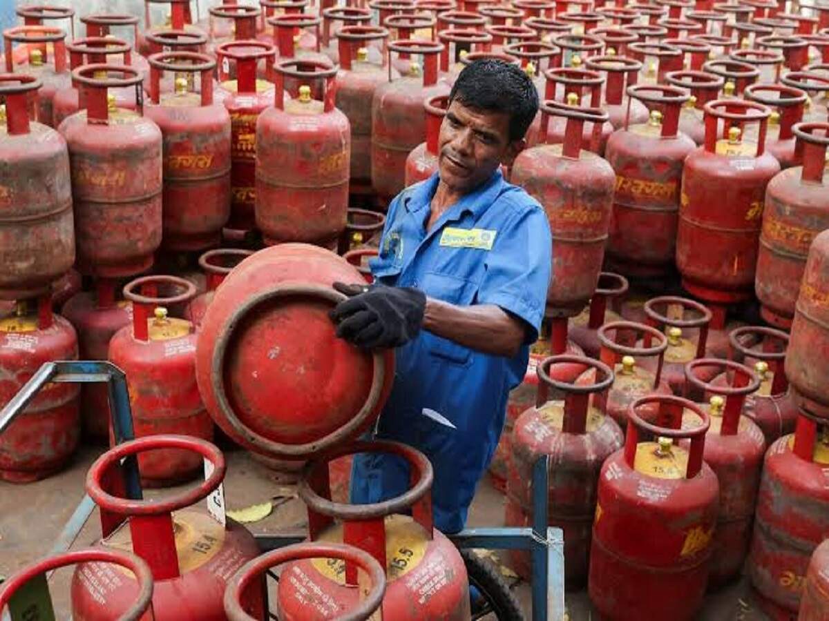 LPG Price 27 October 2026: घरेलू गैस की नई रेट जारी, जानिए घरेलू और कमर्शियल सिलेंडर की कीमत