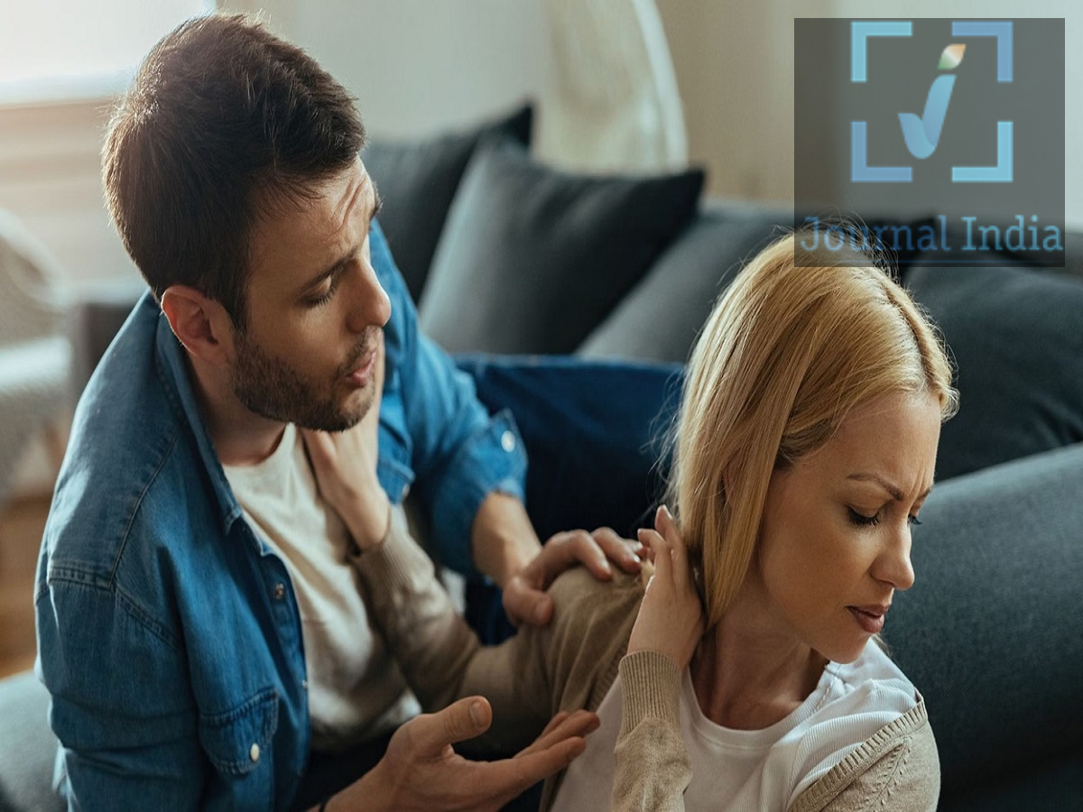 Relationship Tips: डेटिंग फेज में दिखें साथी का ऐसा बर्ताव, तो इन्हें नजरअंदाज न करें दोस्तो आज के जमाने में किसी भी रिश्ते को कामयाब बनाने और रिश्ते को आगे बढ़ाने से पहले यह समझना जरूरी है कि सामने वाले व्यक्ति की भावनाएं, सोच और रिश्ते को लेकर उम्मीदें क्या हैं। शुरुआत में सब कुछ अच्छा लग सकता है, लेकिन समय के साथ कुछ ऐसे संकेत दिखाई देने लगते हैं, जो बताते हैं कि दोनों की प्राथमिकताएं या इरादे अलग हो सकते हैं। आइए जानते हैं इनके बारे में- 1. सामने वाले के प्रति आकर्षण महसूस न होना अगर आपको सामने वाले व्यक्ति के प्रति बिल्कुल भी आकर्षण महसूस नहीं होता और आप केवल रिश्ता बनाए रखने के लिए खुद पर दबाव डाल रहे हैं, तो अपनी भावनाओं को समझने की कोशिश करें। 2. बार-बार मिलने से बचना अगर सामने वाला व्यक्ति फोन या ऑनलाइन लगातार संपर्क में रहता है, लेकिन आमने-सामने मिलने की बात आने पर बार-बार प्लान टाल देता है, तो इस व्यवहार को नजरअंदाज नहीं करना चाहिए।तो रिश्ते को लेकर उसकी गंभीरता पर खुलकर बातचीत करना जरूरी है। 3. रिश्ते को लेकर अलग-अलग लक्ष्य डेटिंग को आगे बढ़ाने से पहले यह समझना जरूरी है कि दोनों लोग रिश्ते से क्या चाहते हैं। हो सकता है कि आप लंबे समय के रिश्ते या शादी के इरादे से डेटिंग कर रहे हों, जबकि सामने वाला व्यक्ति अभी किसी गंभीर रिश्ते के लिए तैयार न हो। ऐसी स्थिति में दोनों की प्राथमिकताएं अलग हो सकती हैं। 4. बातचीत की पूरी जिम्मेदारी सिर्फ आपकी हो क्या हर बार बातचीत की शुरुआत आप ही करते हैं? क्या आप ही सवाल पूछते हैं, सामने वाले की जिंदगी के बारे में जानने की कोशिश करते हैं और बातचीत को जारी रखते हैं? अगर सामने वाला आपकी जिंदगी या आपकी बातों में खास दिलचस्पी नहीं दिखाता और केवल आपके सवालों का जवाब देता है, तो यह देखना जरूरी है कि रिश्ते में दोनों तरफ से बराबर प्रयास हो रहा है या नहीं। 5. बातचीत में लगातार कमी आना अगर शुरुआत में घंटों बातचीत होती थी, लेकिन धीरे-धीरे सामने वाला बात करने से बचने लगा है या लंबे समय तक बिना संपर्क के रहता है, तो इसके पीछे की वजह समझना जरूरी है। व्यस्त होना सामान्य बात है, लेकिन अगर लंबे समय तक बातचीत एकतरफा हो जाए और संपर्क बनाए रखने की कोशिश सिर्फ आपकी तरफ से हो, तो यह रिश्ते में बढ़ती दूरी का संकेत हो सकता है।