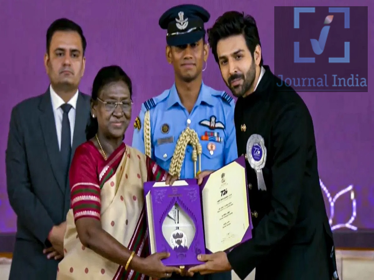 Entertainment News- किन-किन को मिला नेशनल अवॉर्ड जानिए कौन रहे बेस्ट एक्टर, बेस्ट एक्ट्रेस और बेस्ट फिल्म दोस्तो 22 सितंबर को गुजरात के एकता नगर में 72वें राष्ट्रीय फिल्म पुरस्कार समारोह का आयोजन किया गया। राष्ट्रपति द्रौपदी मुर्मू ने भारतीय सिनेमा में शानदार योगदान और उत्कृष्ट काम के लिए फिल्मी सितारों और कलाकारों को राष्ट्रीय फिल्म पुरस्कार प्रदान किए। इस बार फीचर फिल्मों की 22 और नॉन-फीचर फिल्मों की 16 श्रेणियों में पुरस्कार दिए गए। आइए जानते हैं विजेताओं की पूर्ण लिस्ट 72वें राष्ट्रीय फिल्म पुरस्कार के प्रमुख विजेता बेस्ट एक्टर: ममूटी &ndash; Bramayugam और कार्तिक आर्यन &ndash; Chandu Champion  बेस्ट एक्ट्रेस: यामी गौतम &ndash; Article 370  बेस्ट डायरेक्टर: राजकुमार पेरियासामी &ndash; Amaran  बेस्ट फीचर फिल्म: Article 370  बेस्ट हिंदी फिल्म: Srikanth  बेस्ट डेब्यू डायरेक्टर: रणदीप हुड्डा &ndash; Swatantrya Veer Savarkar  बेस्ट प्लेबैक सिंगर (मेल): अभय जोधपुरकर &ndash; Gharat Ganpati  बेस्ट प्लेबैक सिंगर (फीमेल): वैकोम विजयलक्ष्मी &ndash; A.R.M  बेस्ट म्यूजिक डायरेक्शन: शाश्वत सचदेव &ndash; गानों के लिए Article 370  बेस्ट बैकग्राउंड म्यूजिक: जी.वी. प्रकाश कुमार &ndash; Amaran  बेस्ट पॉपुलर फिल्म: Kalki 2898 AD  स्पेशल मेंशन: Captain Miller &ndash; धनुष  Srikanth को मिला बेस्ट हिंदी फिल्म का अवॉर्ड राजकुमार राव की फिल्म Srikanth ने भी 72वें राष्ट्रीय फिल्म पुरस्कारों में अपनी जगह बनाई। फिल्म को बेस्ट हिंदी फिल्म का पुरस्कार दिया गया। वहीं, अभिनेता रणदीप हुड्डा ने Swatantrya Veer Savarkar के लिए बेस्ट डेब्यू डायरेक्टर का पुरस्कार जीता। Article 370 की बड़ी जीत यामी गौतम के अभिनय वाली Article 370 ने इस बार कई अहम पुरस्कार हासिल किए। फिल्म को बेस्ट फीचर फिल्म का सम्मान मिला और यामी गौतम को बेस्ट एक्ट्रेस चुना गया। फिल्म के संगीत के लिए शाश्वत सचदेव को भी पुरस्कार मिला। Amaran का भी रहा जलवा तमिल फिल्म Amaran के निर्देशक राजकुमार पेरियासामी को बेस्ट डायरेक्टर का पुरस्कार मिला। फिल्म के बैकग्राउंड म्यूजिक के लिए जी.वी. प्रकाश कुमार को सम्मानित किया गया। नॉन-फीचर फिल्मों में प्रमुख विजेता नॉन-फीचर फिल्म कैटेगरी में भी कई फिल्मों और फिल्मकारों को सम्मान मिला। बेस्ट नॉन-फीचर फिल्म: Bhangar  बेस्ट डॉक्यूमेंट्री: Ram Nami  बेस्ट डायरेक्शन: आनंद एल. राय &ndash; Statue of Unity: Ekta Ka Prateek (डॉक्यूमेंट्री)  बेस्ट बायोग्राफिकल/हिस्टोरिकल फिल्म: Kakori  स्पेशल मेंशन फिल्म: Bhadra Kali Natakam  इन फिल्मों और कलाकारों पर रही नजर 72वें राष्ट्रीय फिल्म पुरस्कारों में अलग-अलग भाषाओं और विधाओं की फिल्मों को सम्मान मिला। ममूटी, कार्तिक आर्यन, यामी गौतम, राजकुमार पेरियासामी, राजकुमार राव और रणदीप हुड्डा समेत कई कलाकारों और फिल्मकारों के लिए यह समारोह खास रहा।